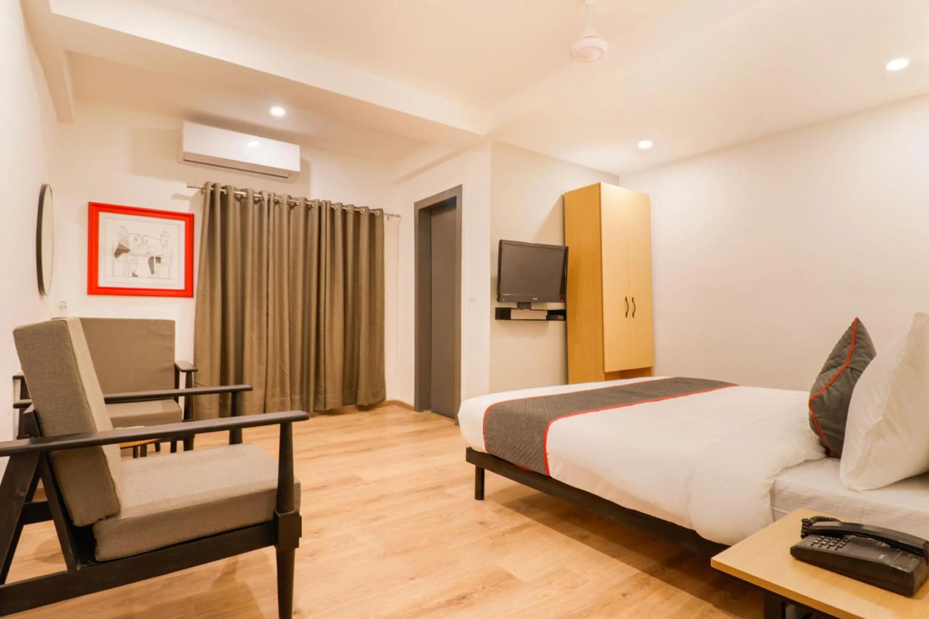 Bedroom, Bed in Townhouse South Tukoganj