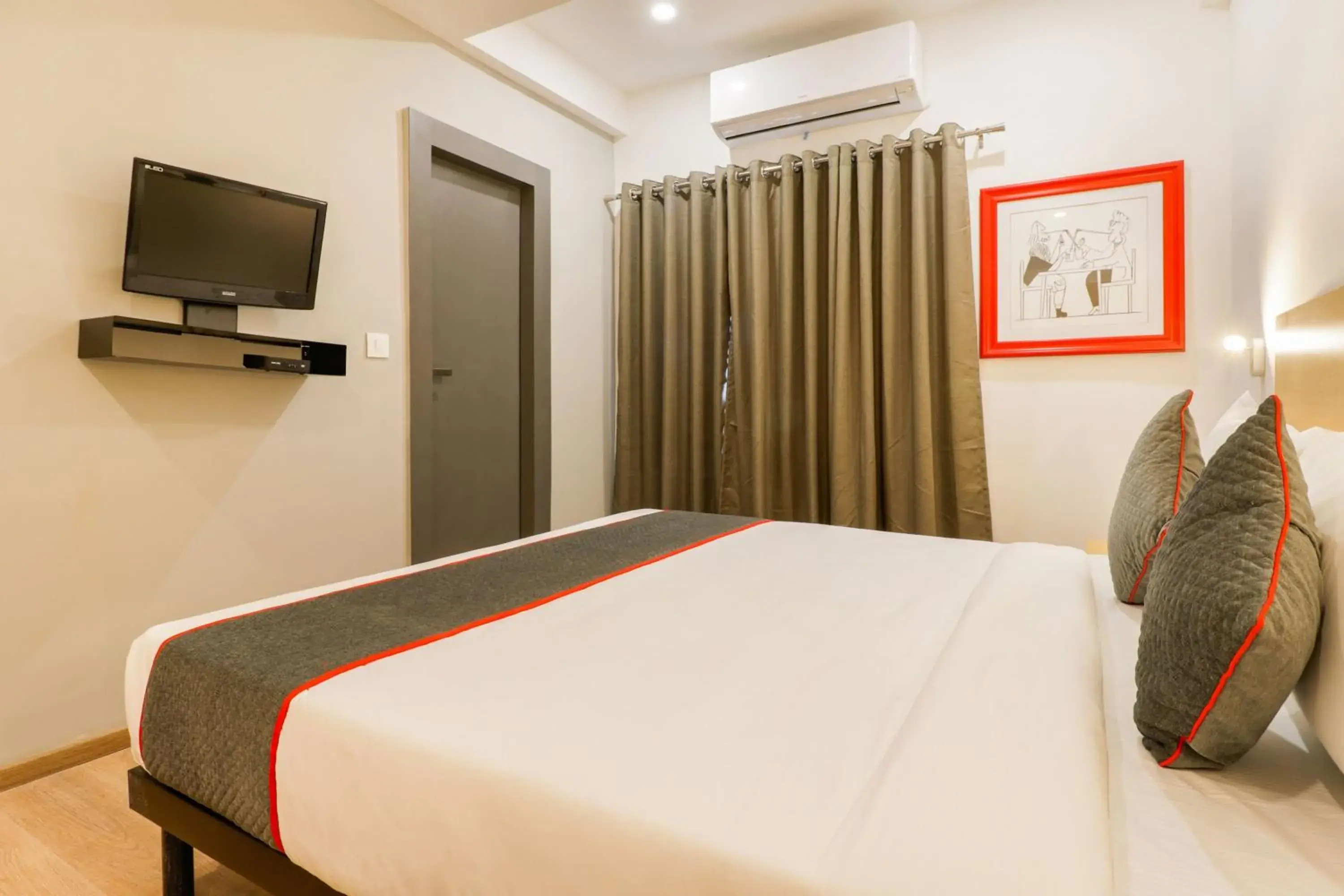 Bedroom, Bed in Townhouse South Tukoganj Bedroom, Bed in Townhouse South Tukoganj