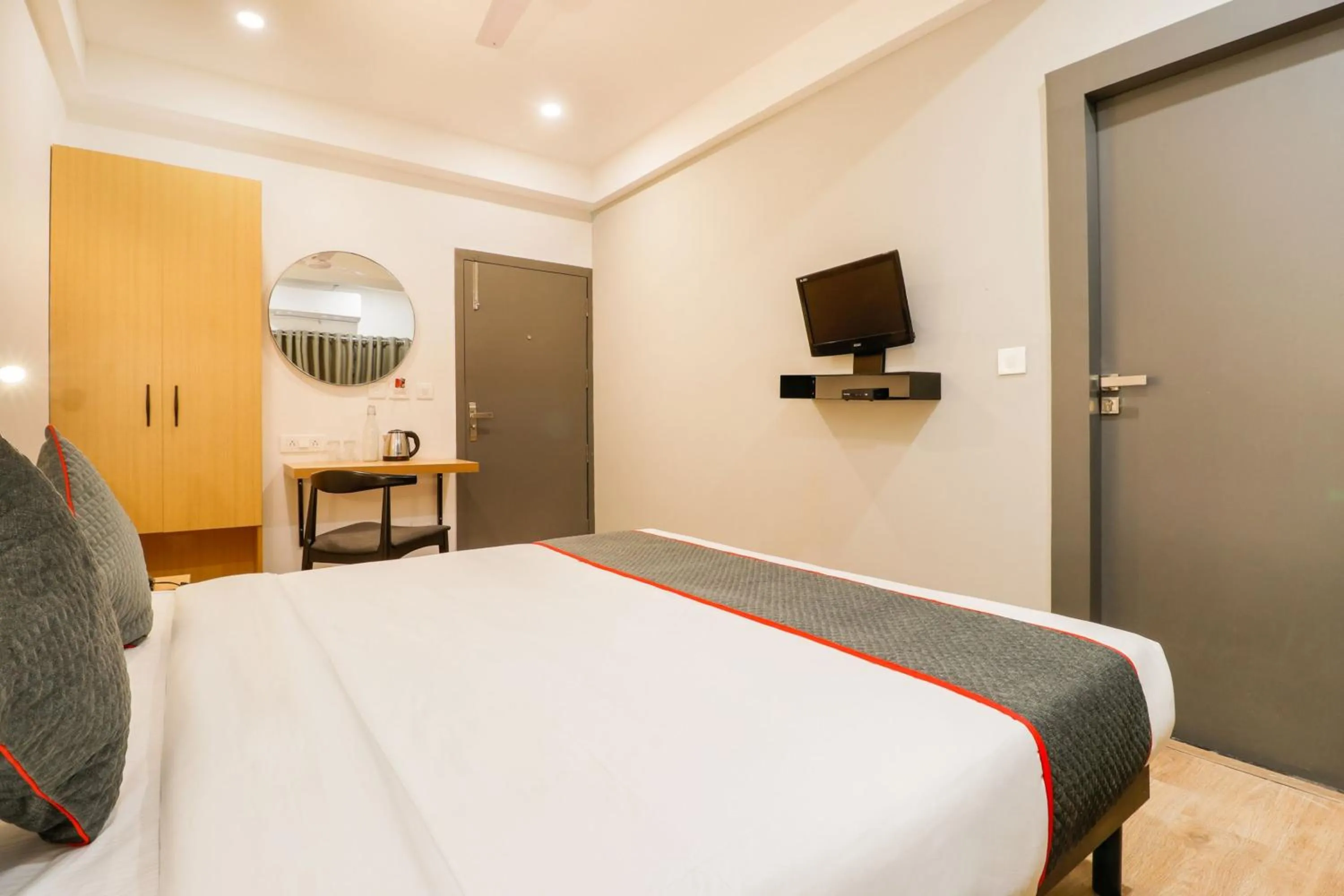 Bedroom, Bed in Townhouse South Tukoganj