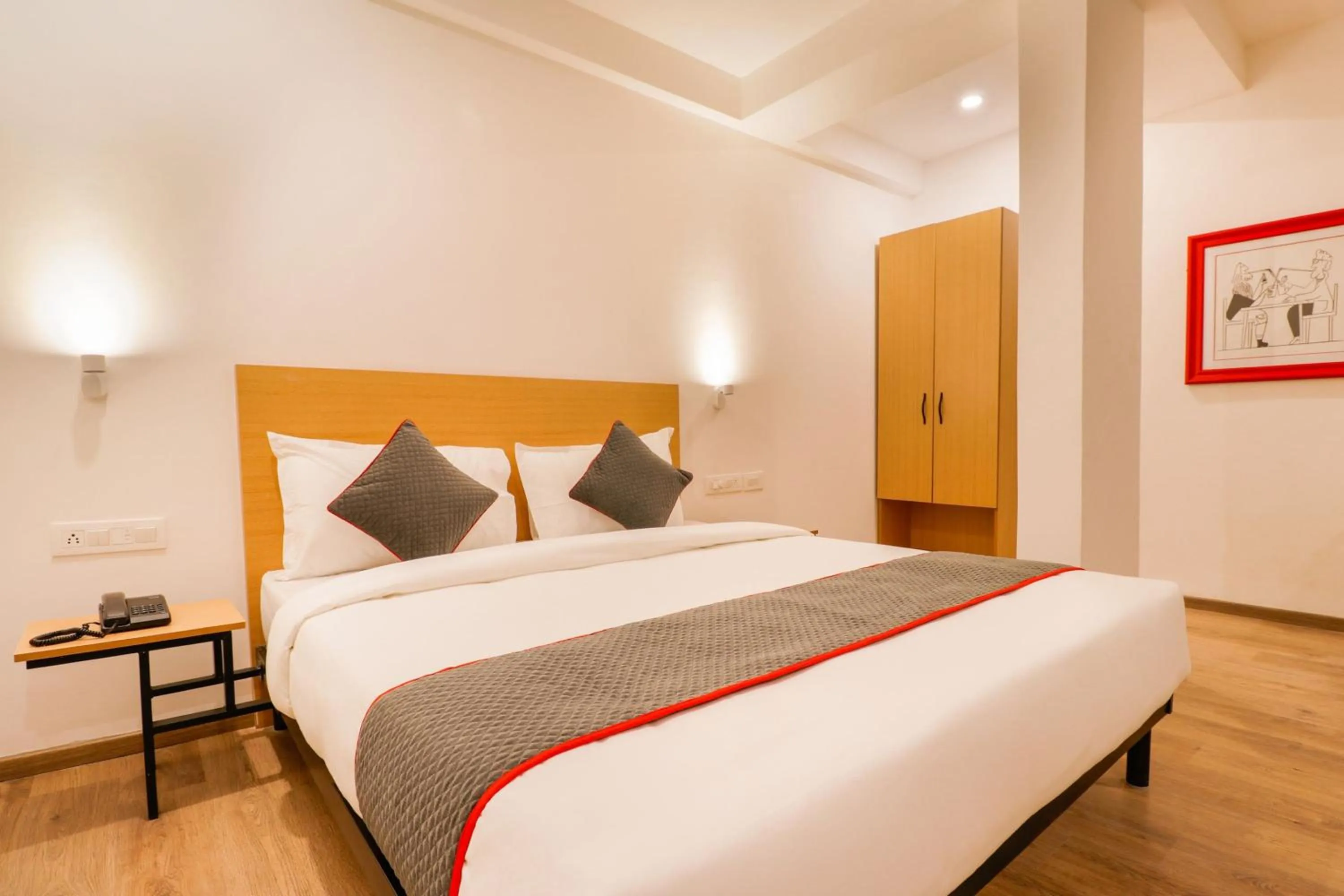 Bedroom, Bed in Townhouse South Tukoganj