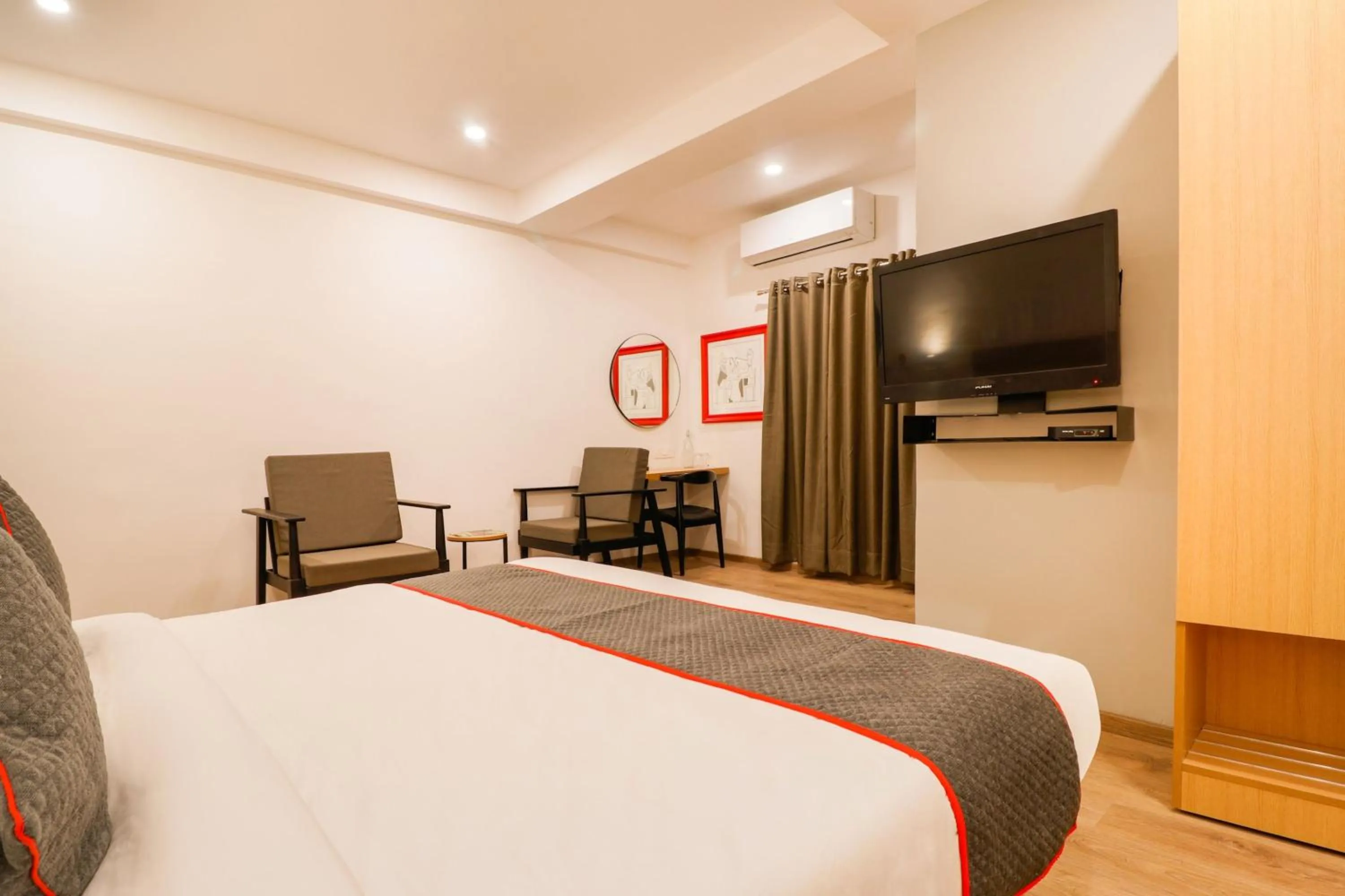 Bedroom, Bed in Townhouse South Tukoganj