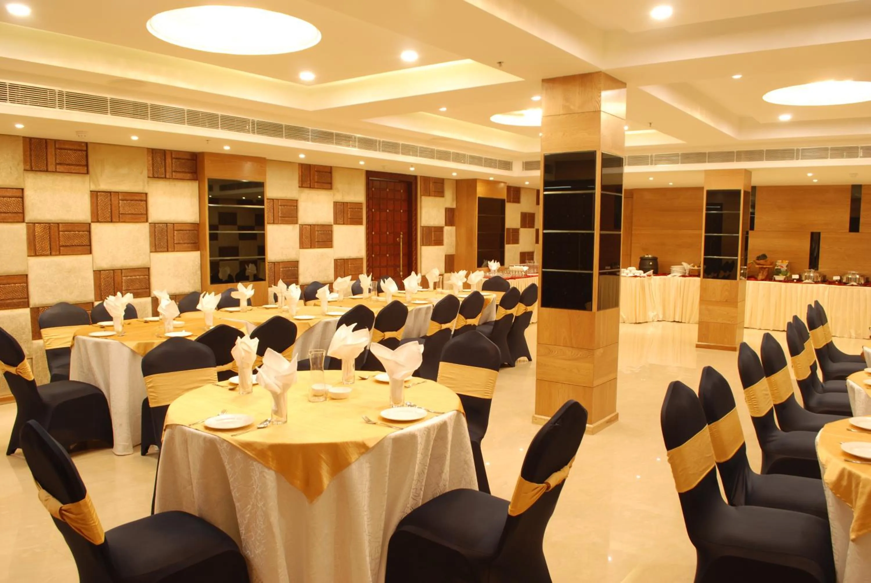 Meeting/conference room in Glades Hotel