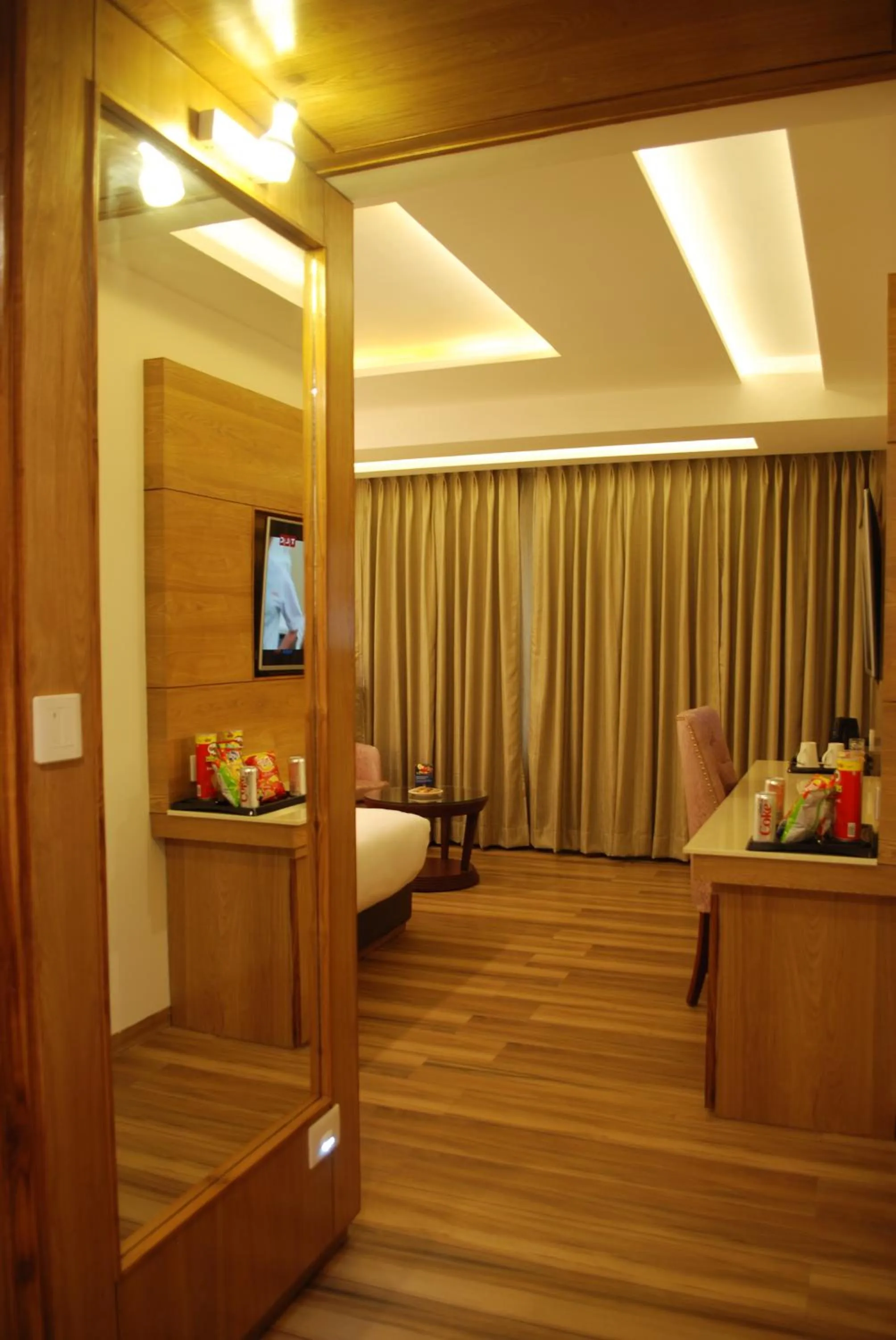 Food and drinks in Glades Hotel