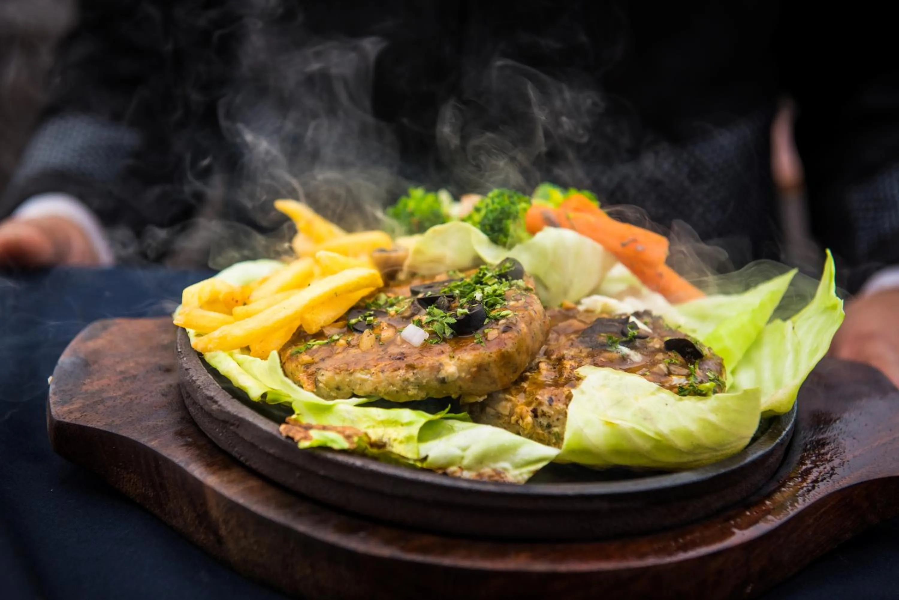 Food and drinks in Glades Hotel