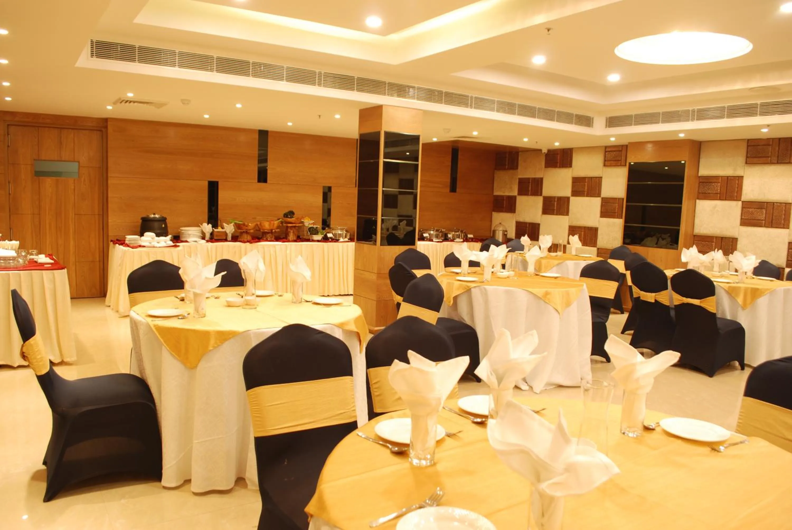 Meeting/conference room in Glades Hotel
