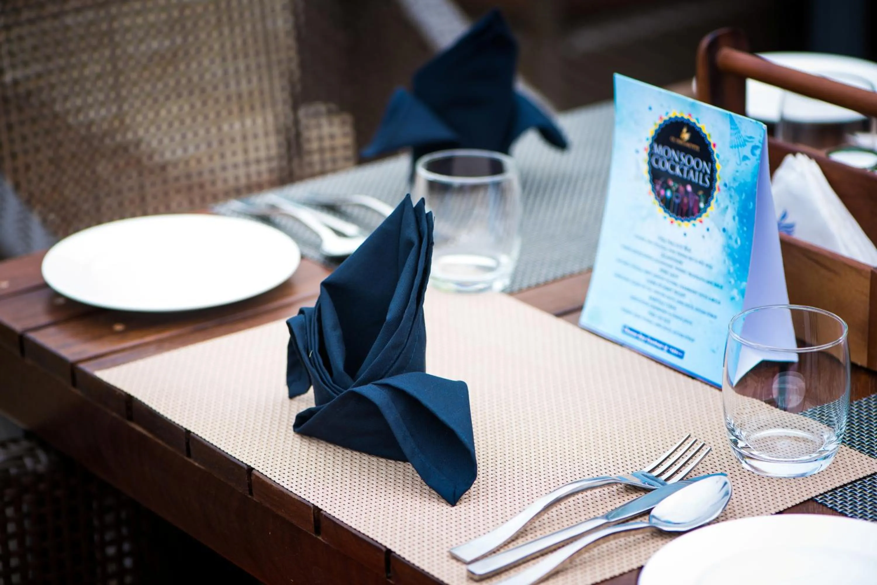 Restaurant/places to eat in Glades Hotel