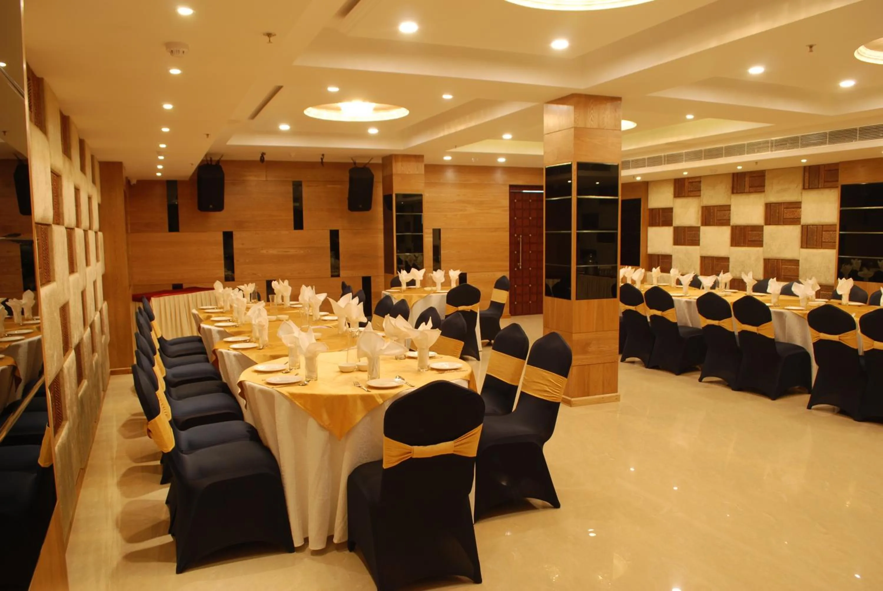 Banquet/Function facilities in Glades Hotel