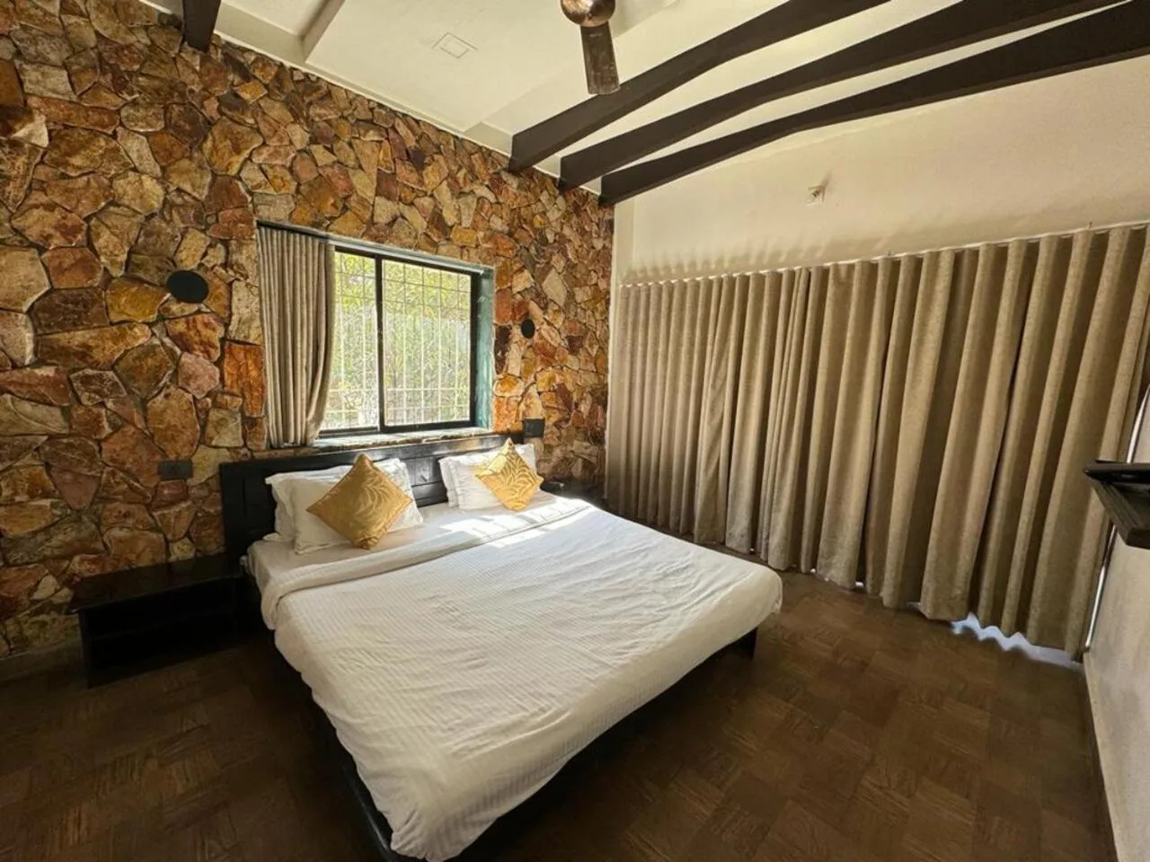 Bed in Gir Lions Paw Resort with Swimming Pool