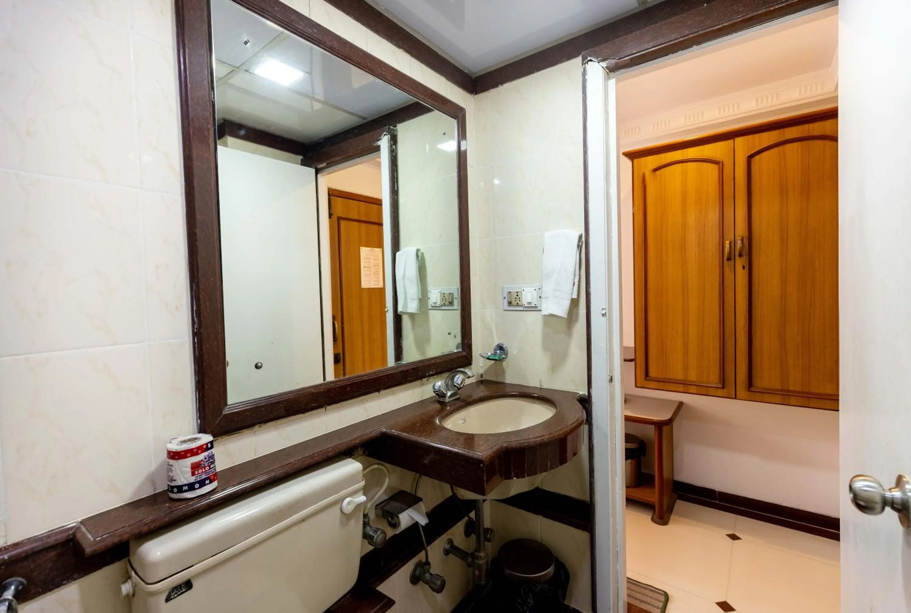 Bathroom in Hotel Parklane