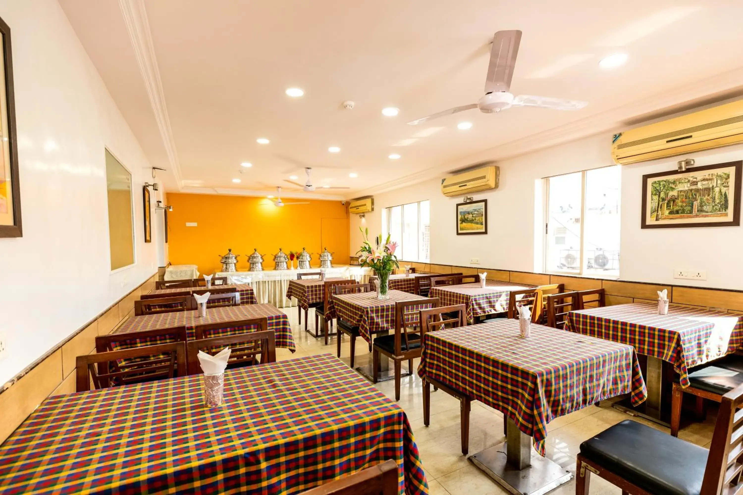 Restaurant/places to eat in Hotel Parklane Restaurant/places to eat in Hotel Parklane