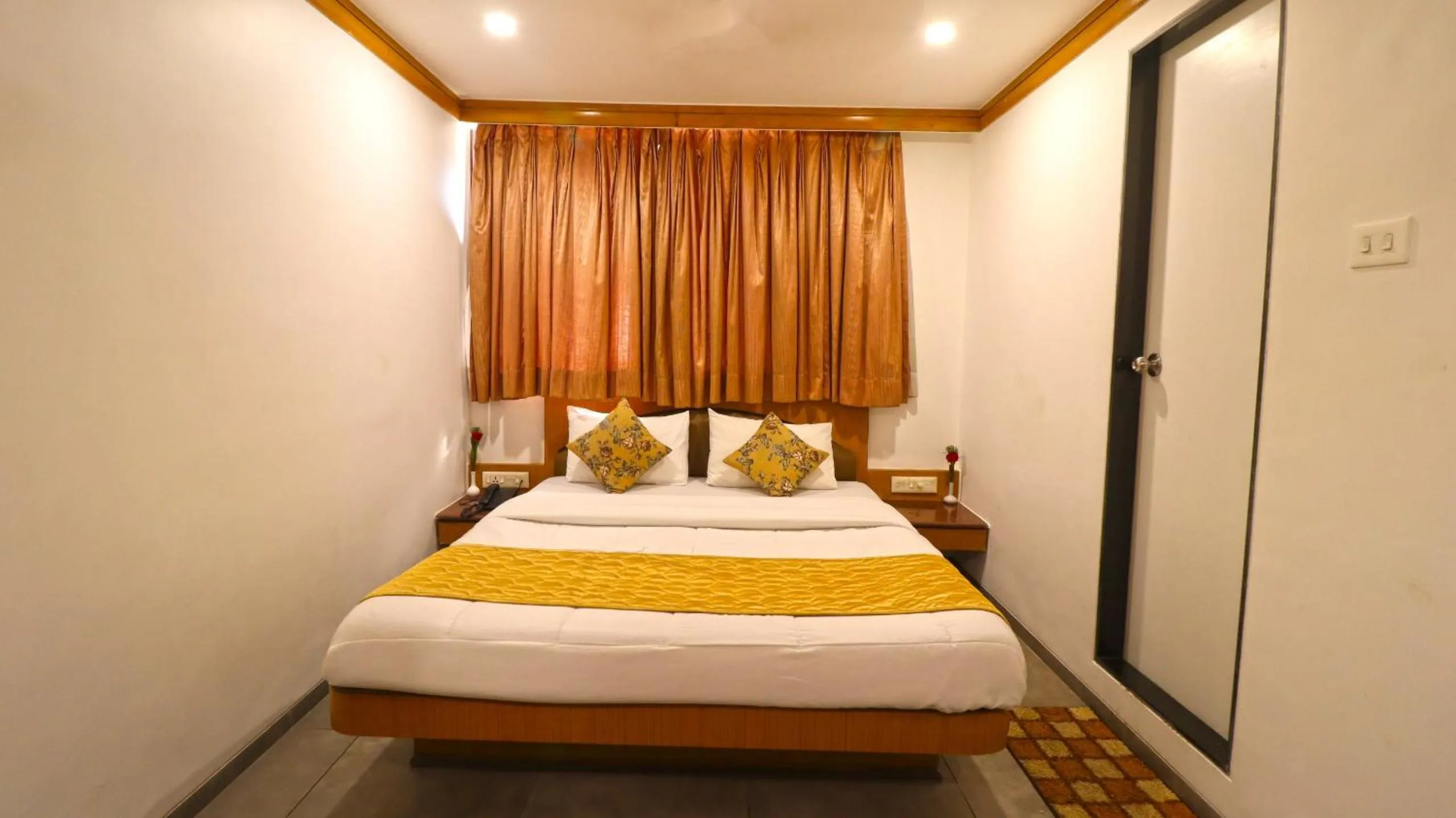 Bed in Hotel Parklane