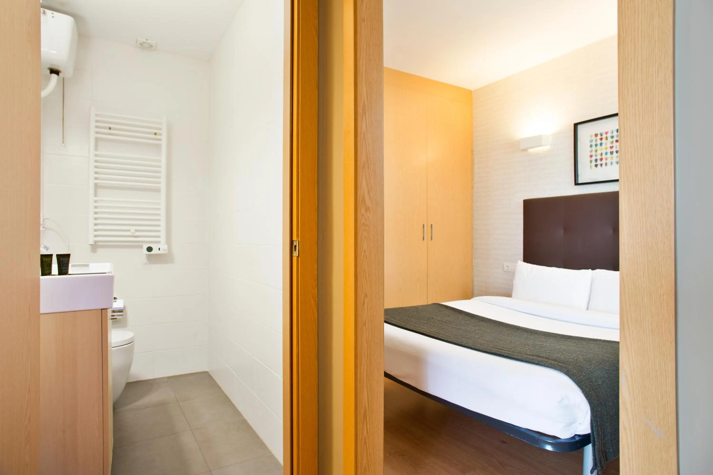 Toilet, Bed in Bonavista Apartments - Pedrera