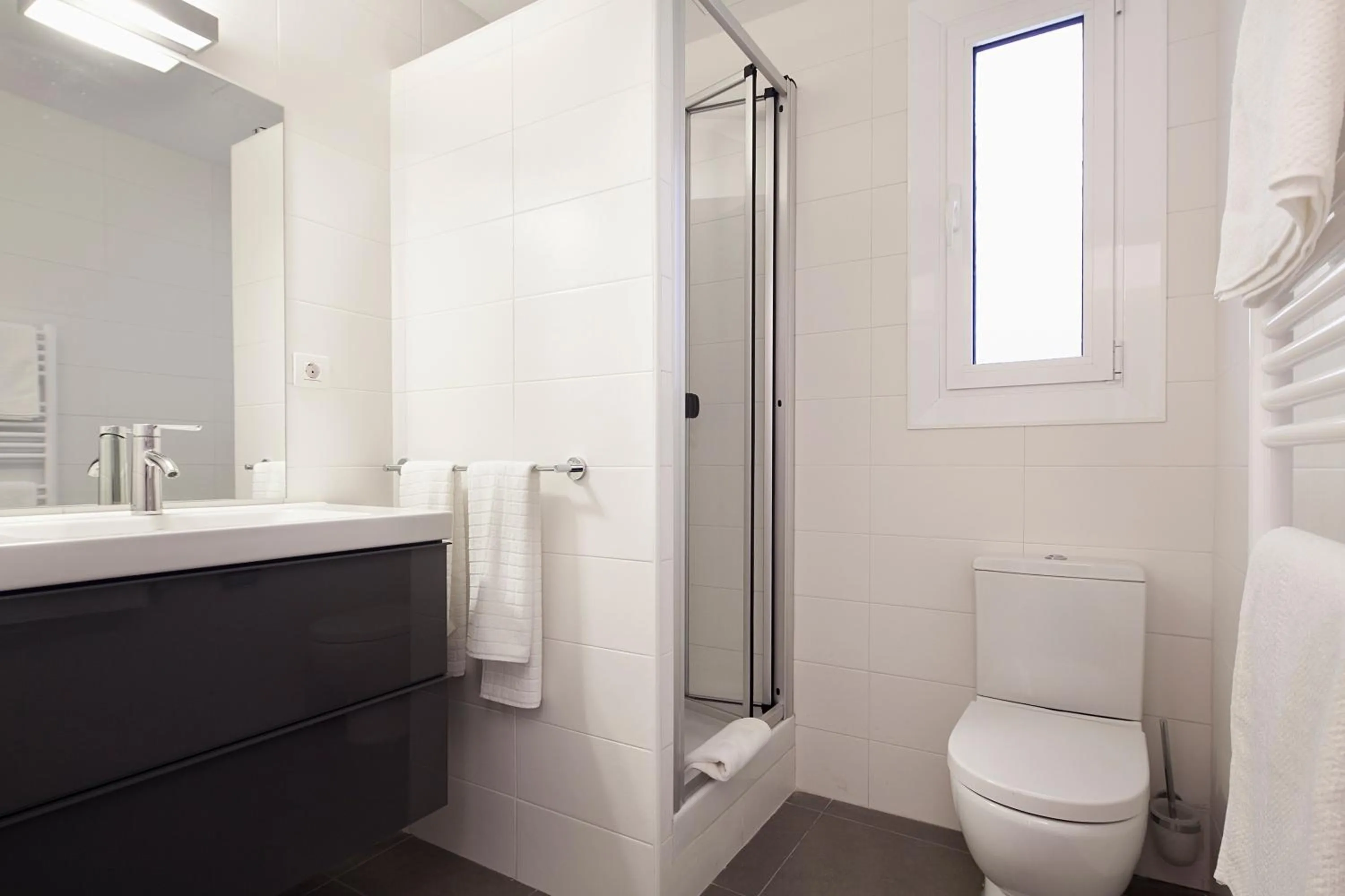 Shower in Bonavista Apartments - Pedrera