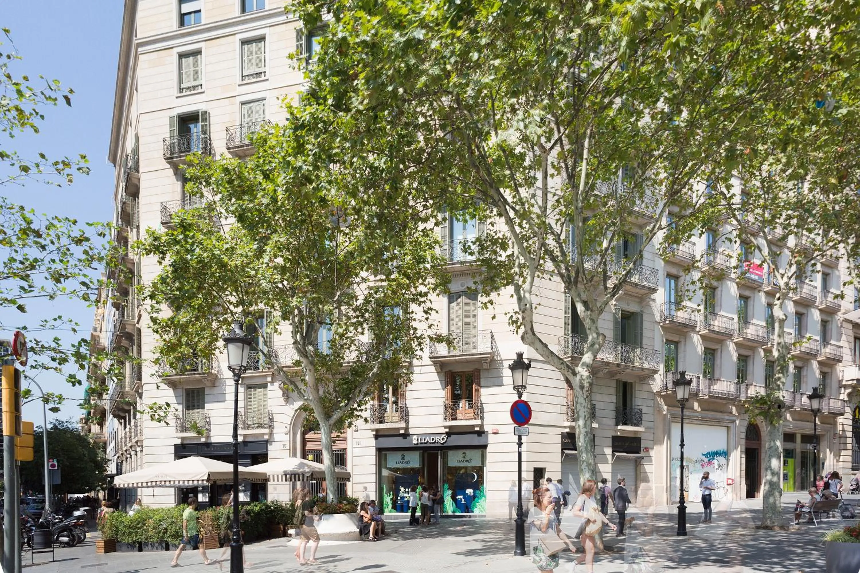 Facade/entrance in Bonavista Apartments - Pedrera
