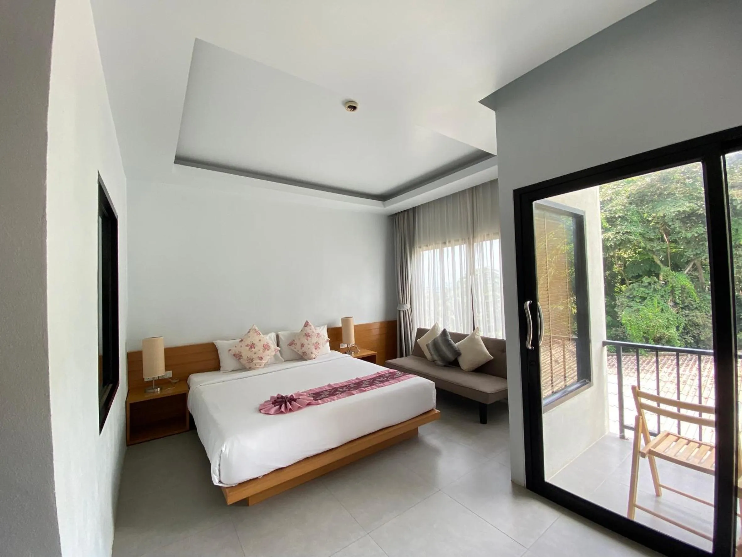 Photo of the whole room in White Sand Halal House Krabi