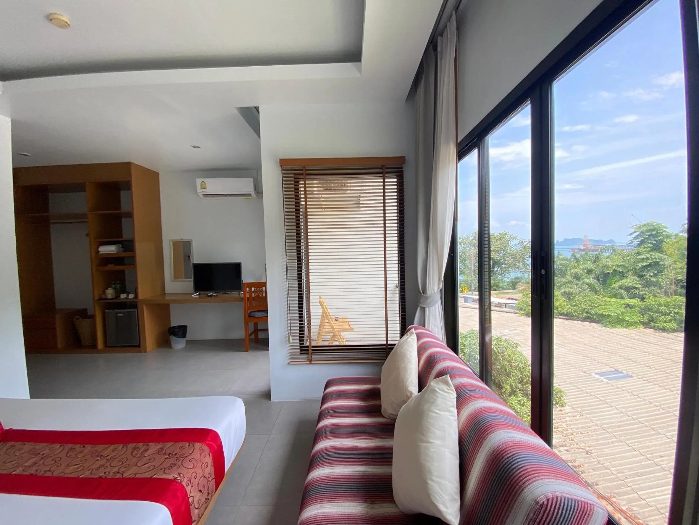 Photo of the whole room in White Sand Halal House Krabi