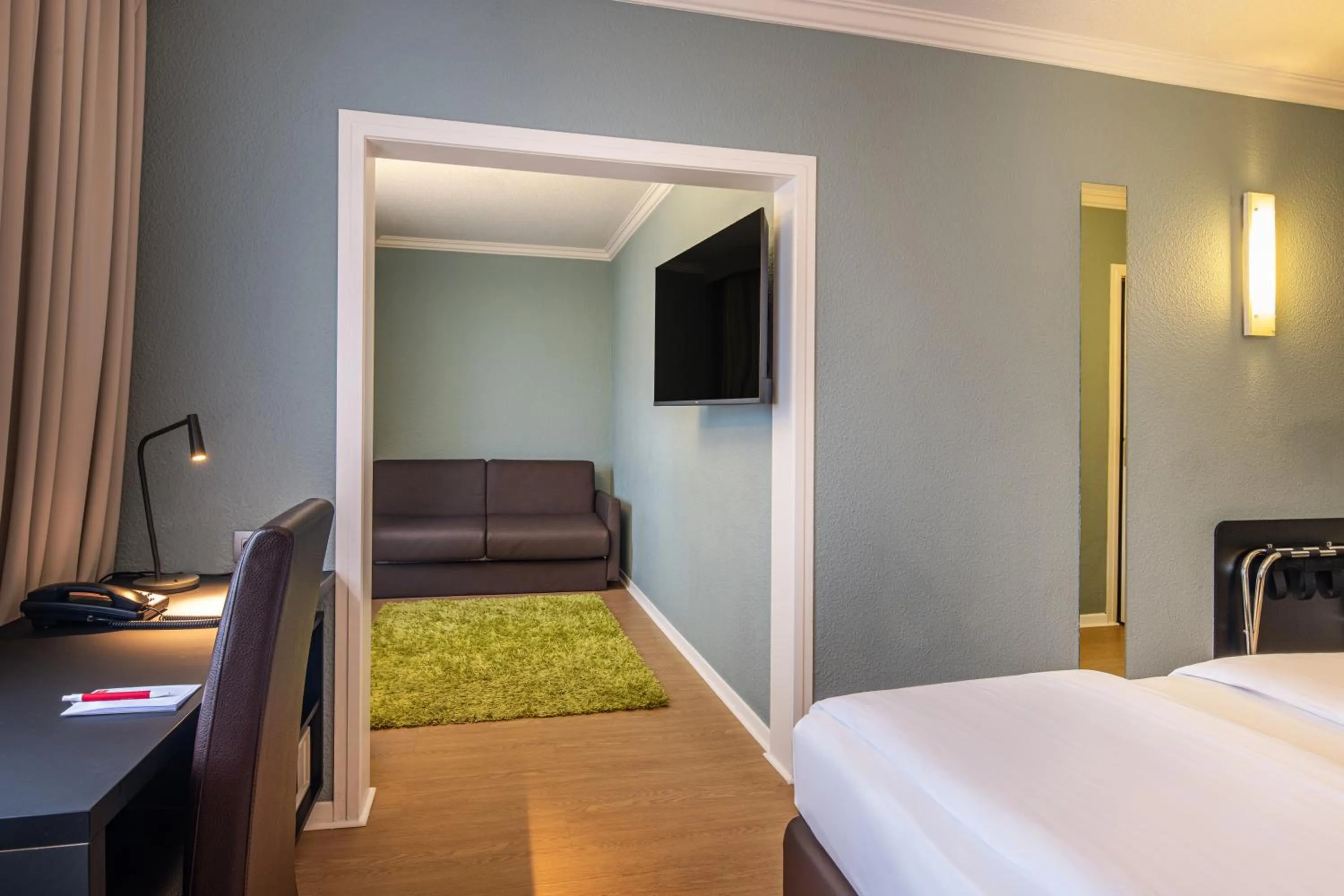 Living room, Bed in Thon Hotel Brussels Airport