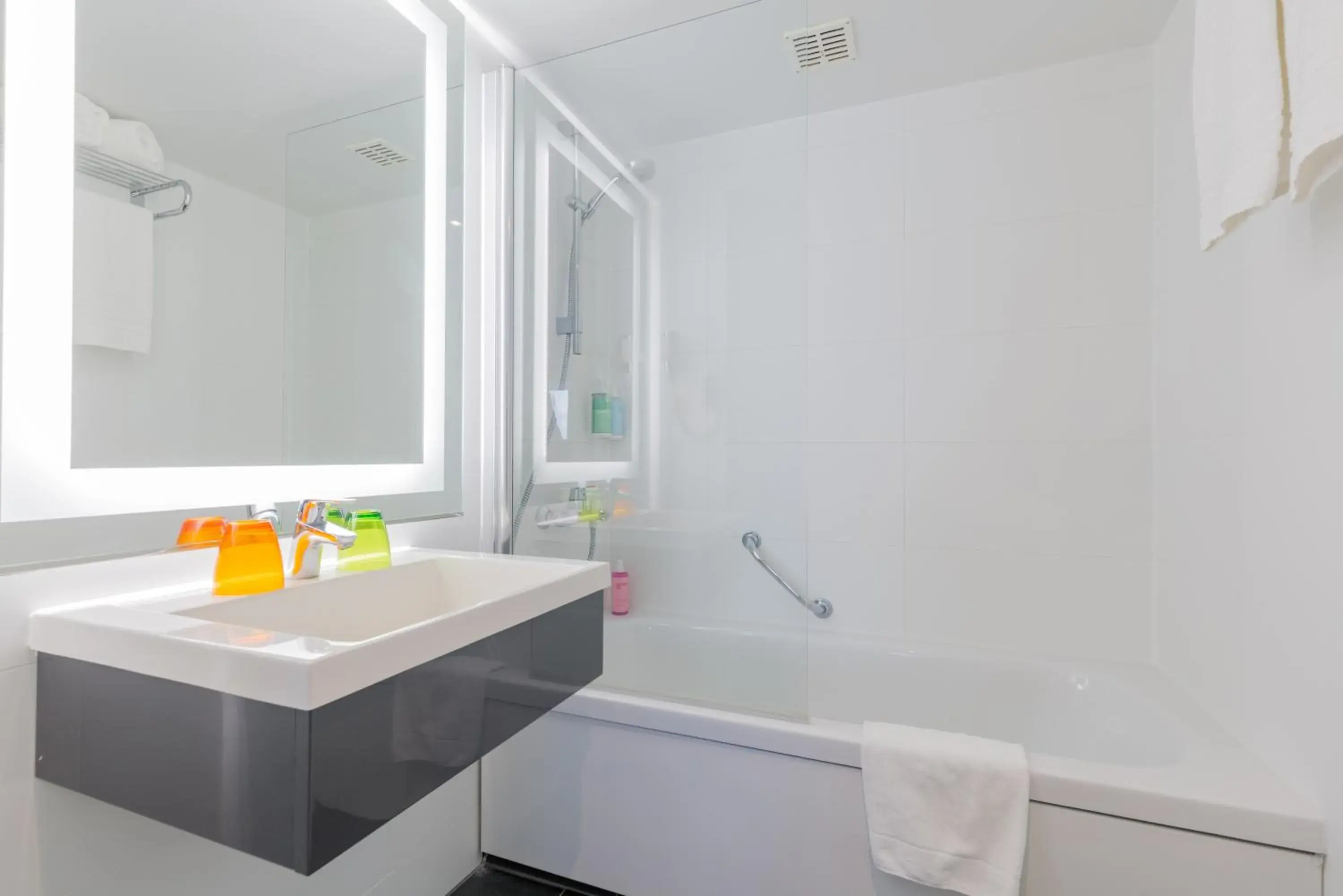 Bathroom in Thon Hotel Brussels City Centre Bathroom in Thon Hotel Brussels City Centre