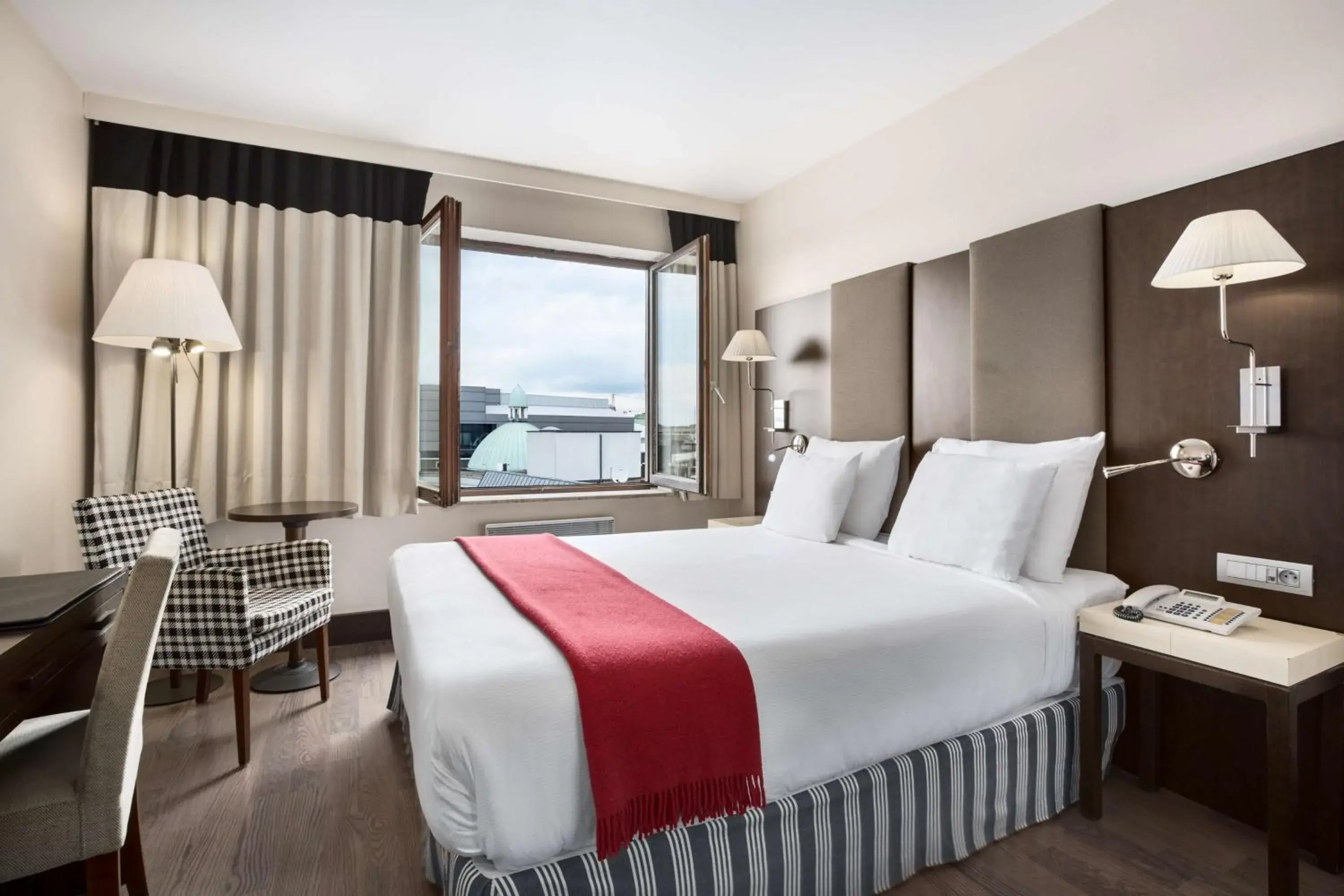 Standard Double or Twin Room in NH Brussels Grand Place Arenberg Standard Double or Twin Room in NH Brussels Grand Place Arenberg