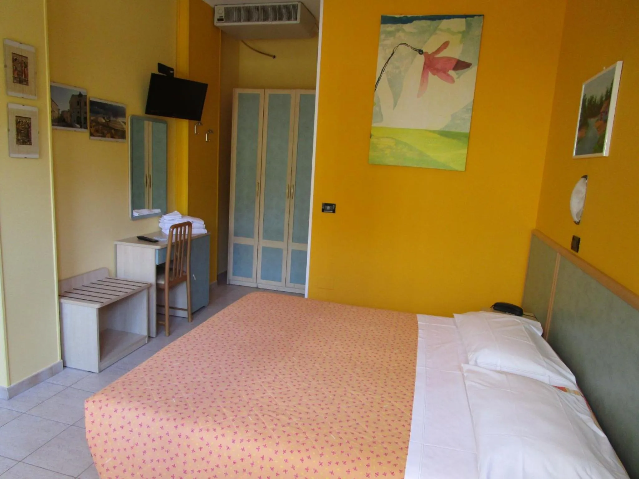 Photo of the whole room, Bed in Albergo Primavera