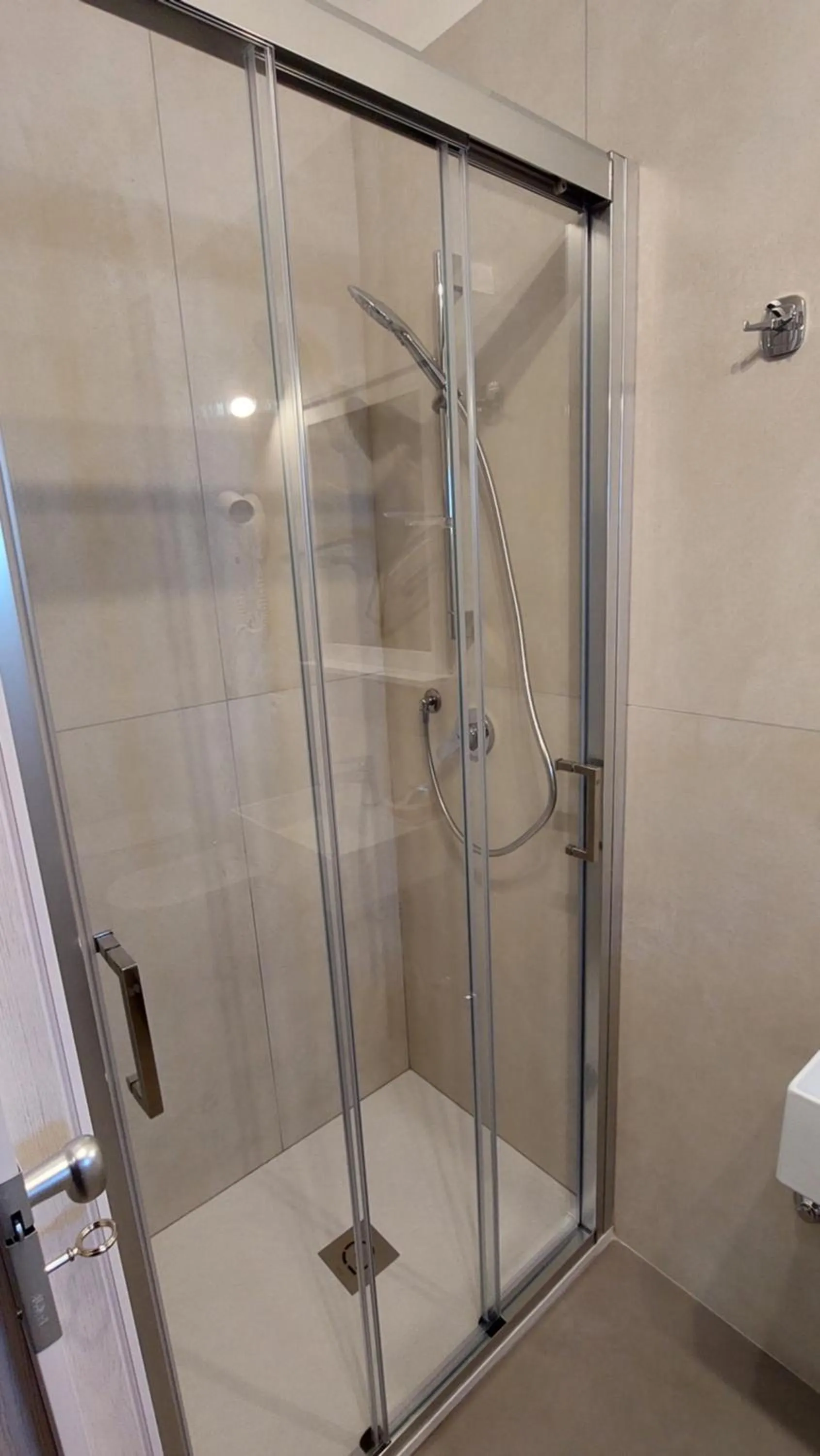 Shower in Albergo Primavera