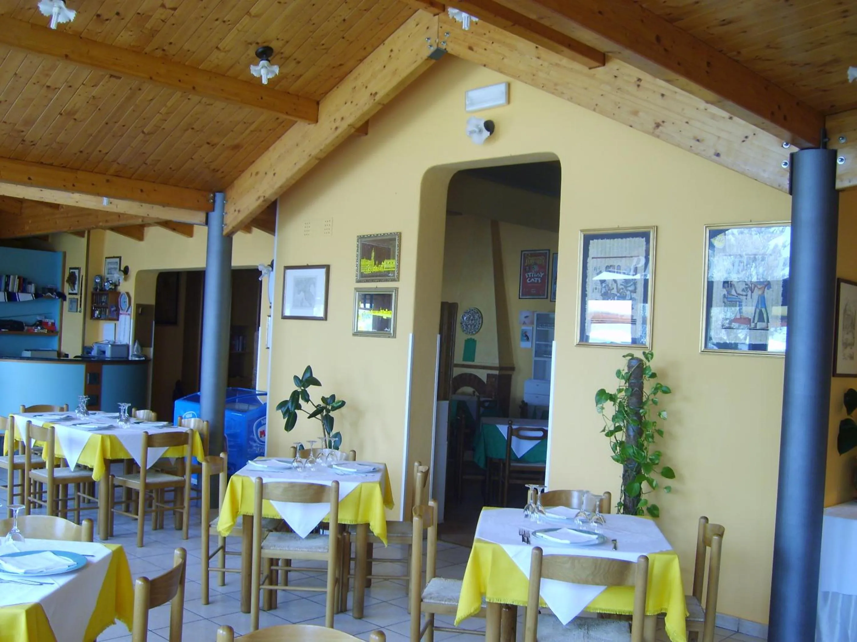 Restaurant/places to eat in Albergo Primavera