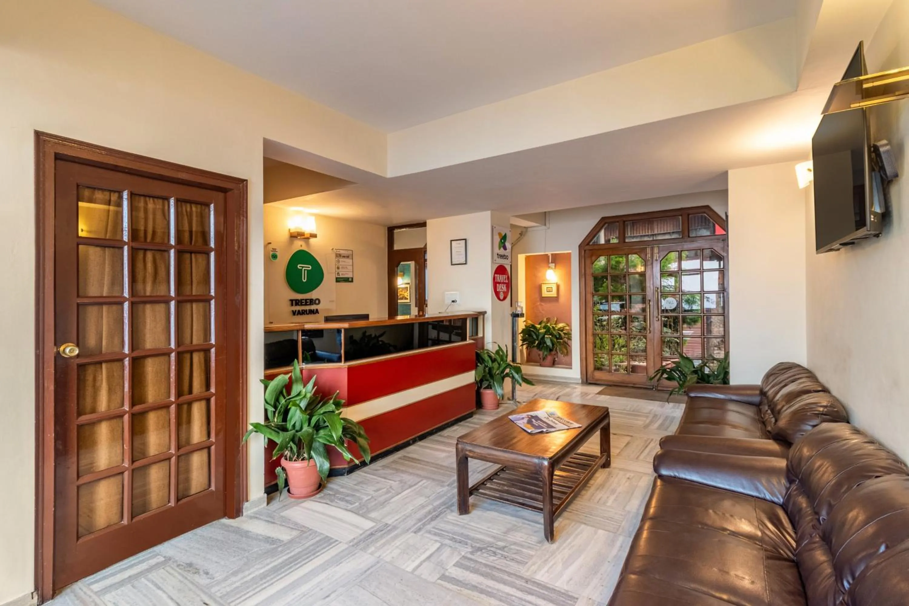 Lobby or reception in Treebo Varuna With Mountain View