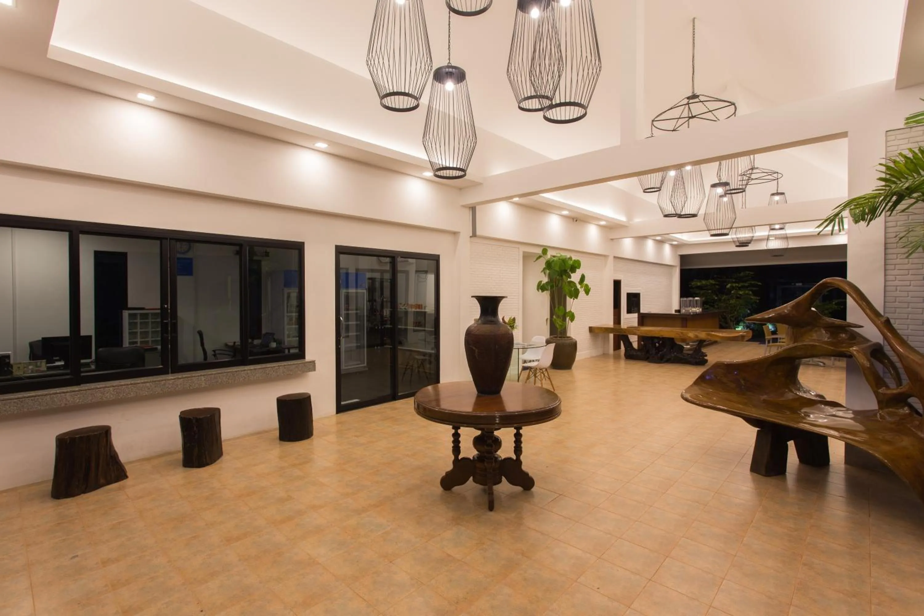 Restaurant/places to eat in Alisea Pool Villa Aonang