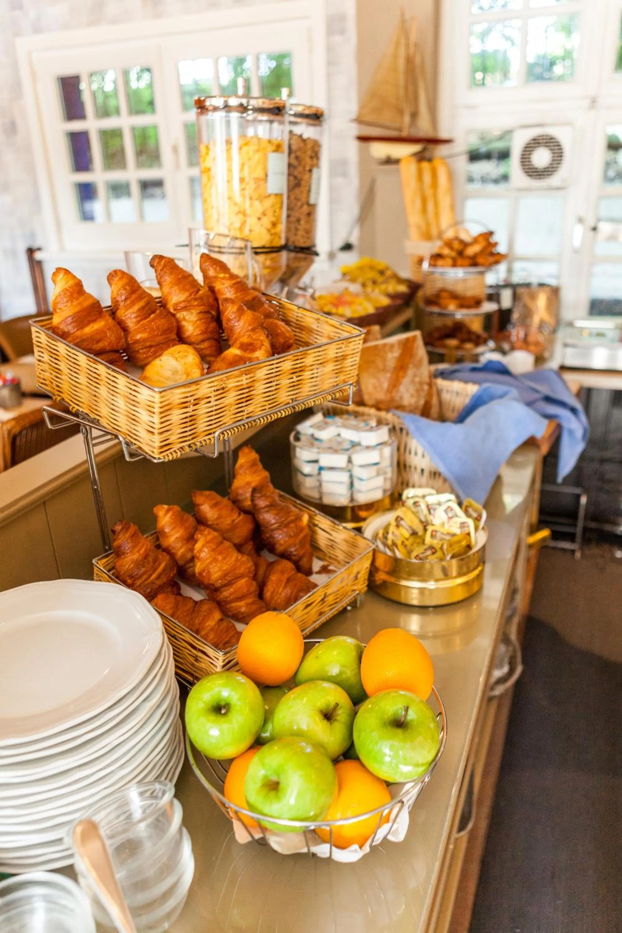 Breakfast in Boat Hotel De Barge