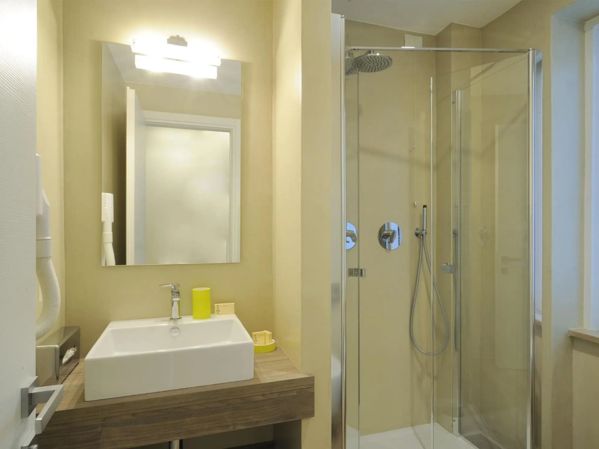 Shower in Hotel Concordia