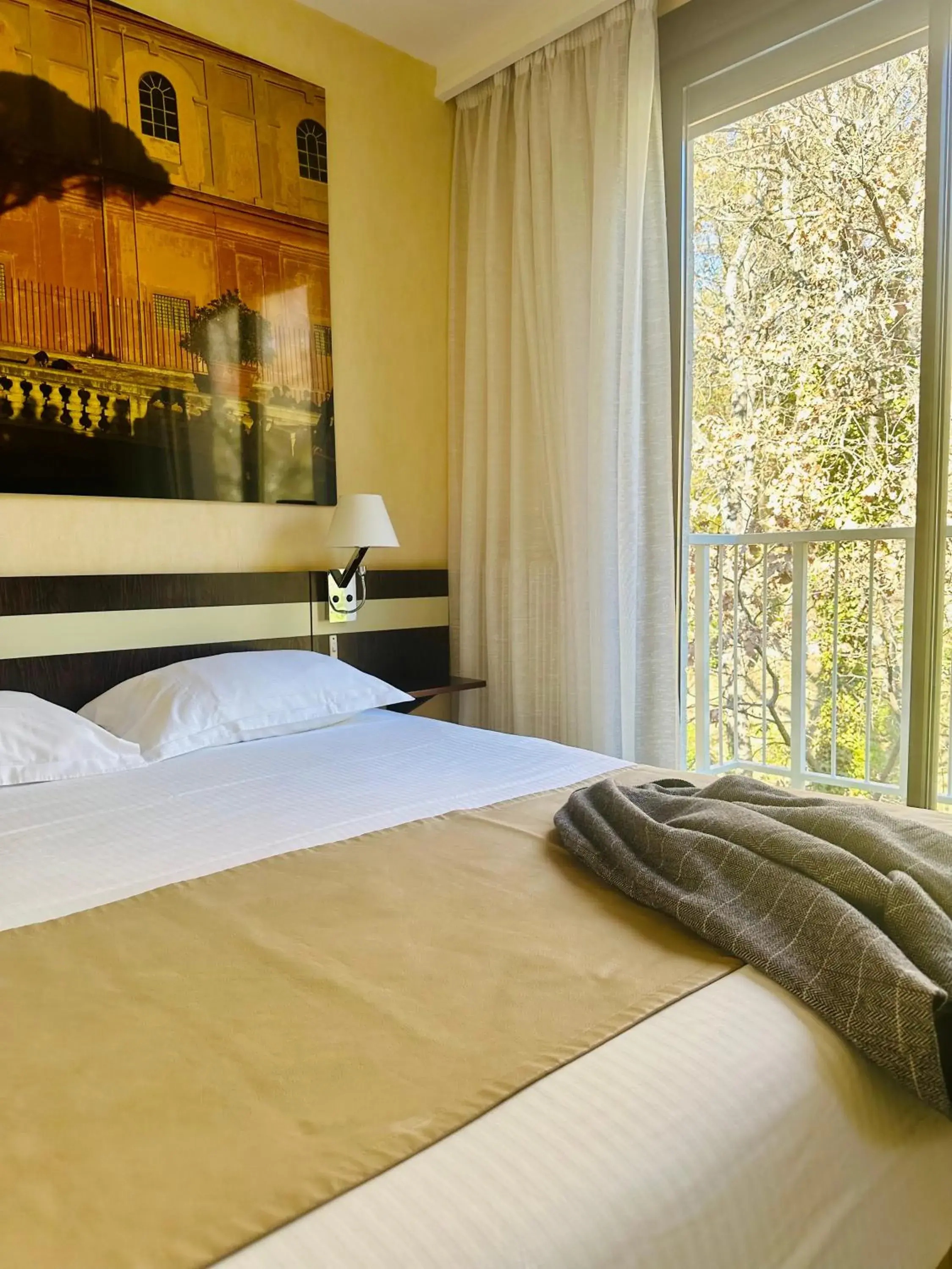 Bedroom, Bed in Villa Borghese, The Originals Relais Bedroom, Bed in Villa Borghese, The Originals Relais