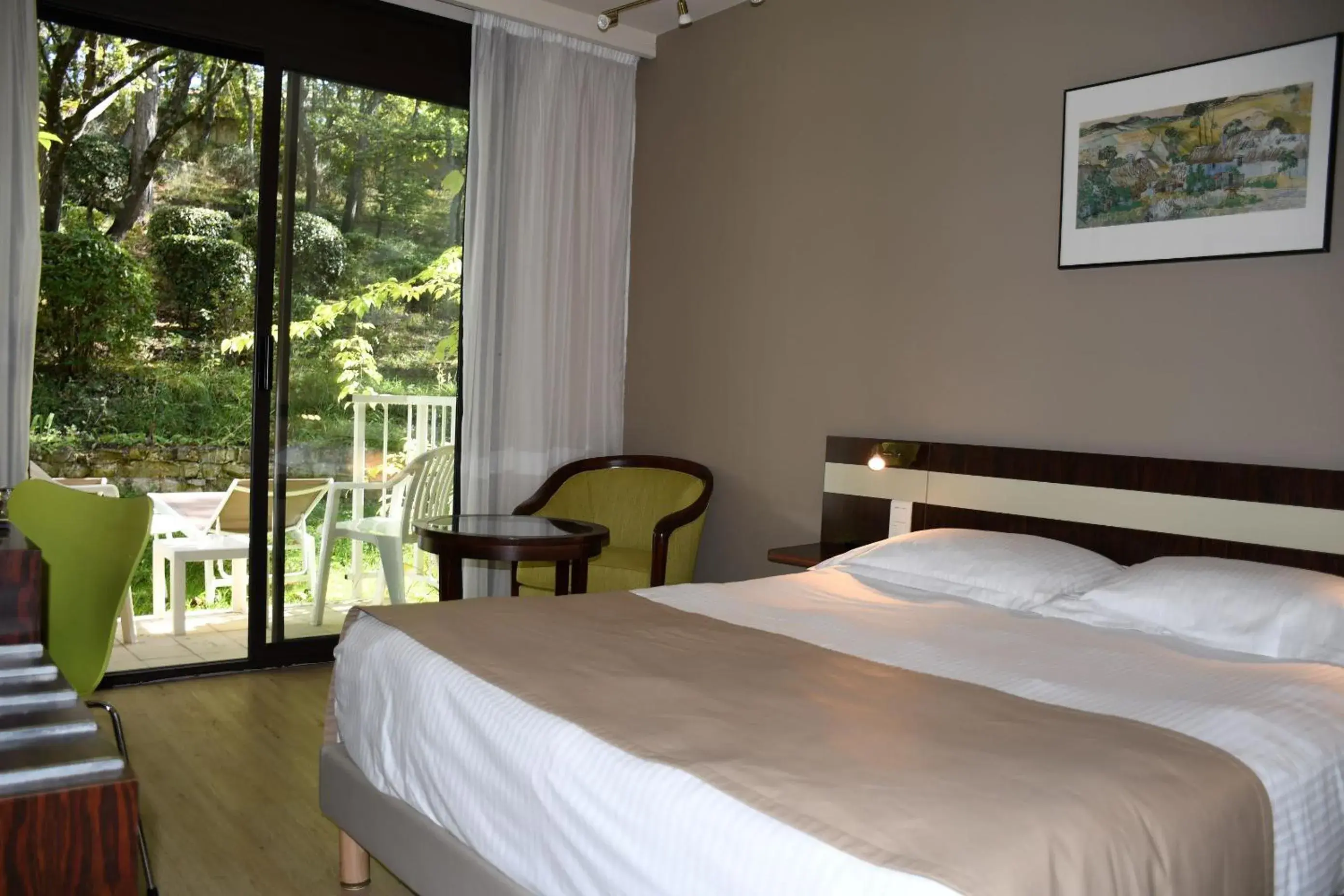 Bedroom, Bed in Villa Borghese, The Originals Relais Bedroom, Bed in Villa Borghese, The Originals Relais