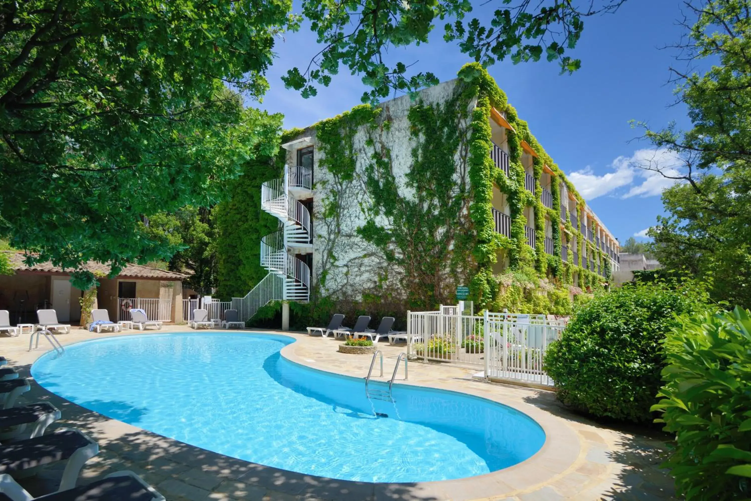 Property building in Villa Borghese, The Originals Relais Property building in Villa Borghese, The Originals Relais