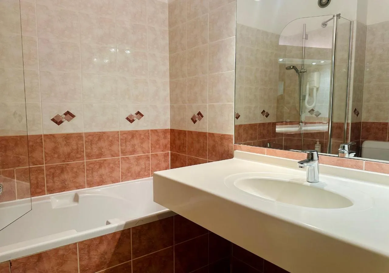 Bathroom in Villa Borghese, The Originals Relais