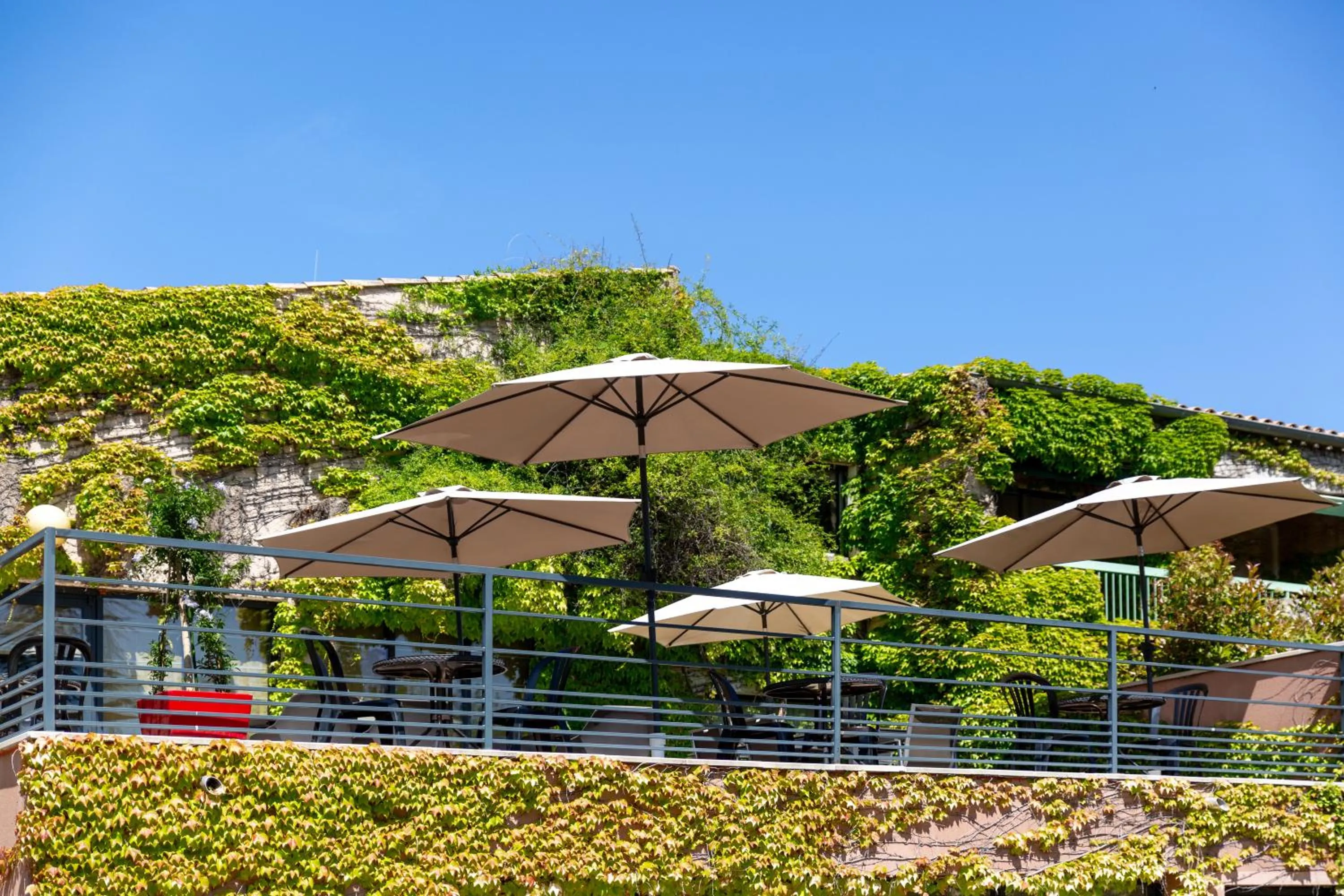 Property building in Hôtel & Résidence Lou Paradou Gréoux Les Bains
