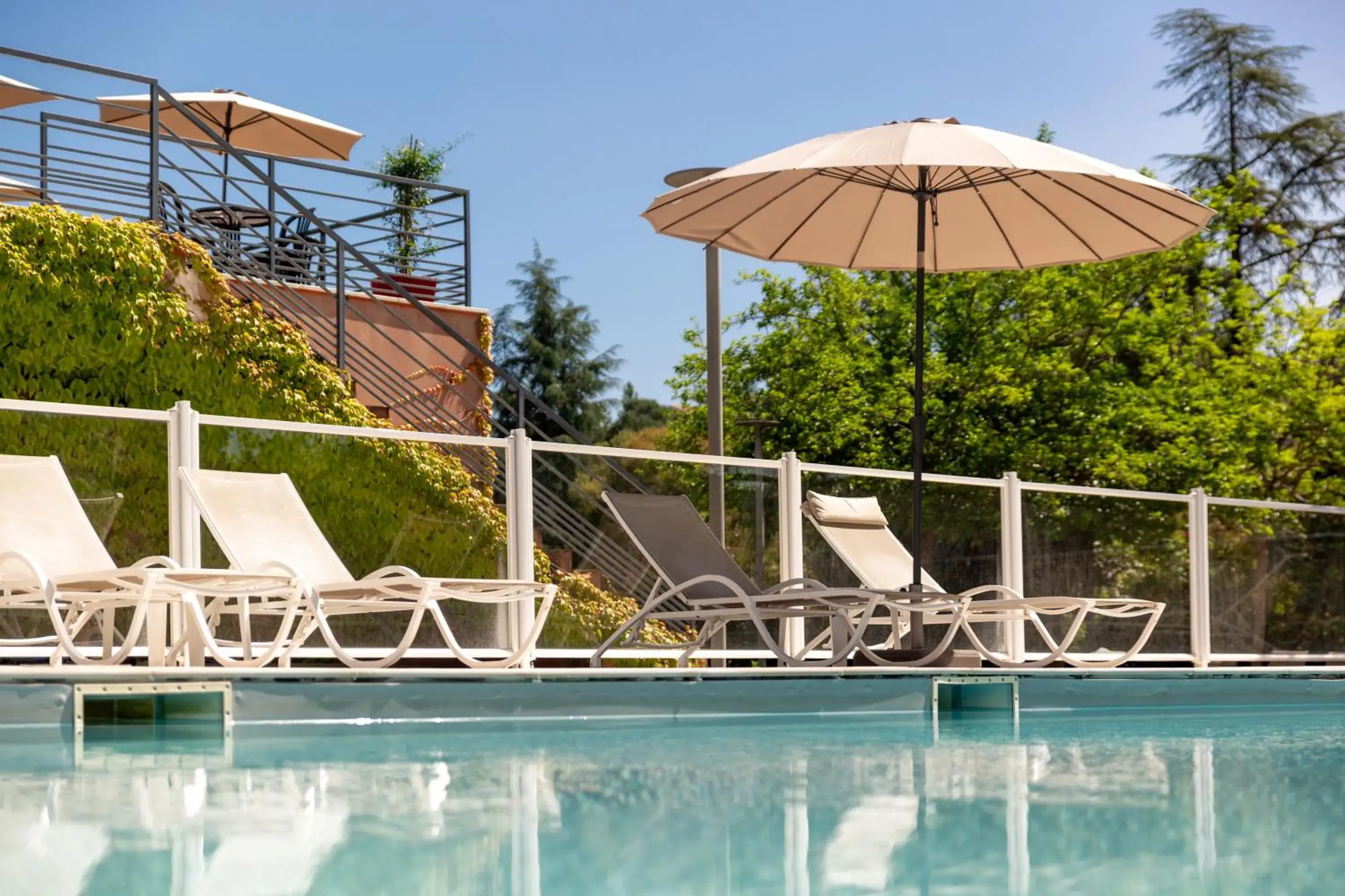 Swimming pool in Hôtel & Résidence Lou Paradou Gréoux Les Bains Swimming pool in Hôtel & Résidence Lou Paradou Gréoux Les Bains