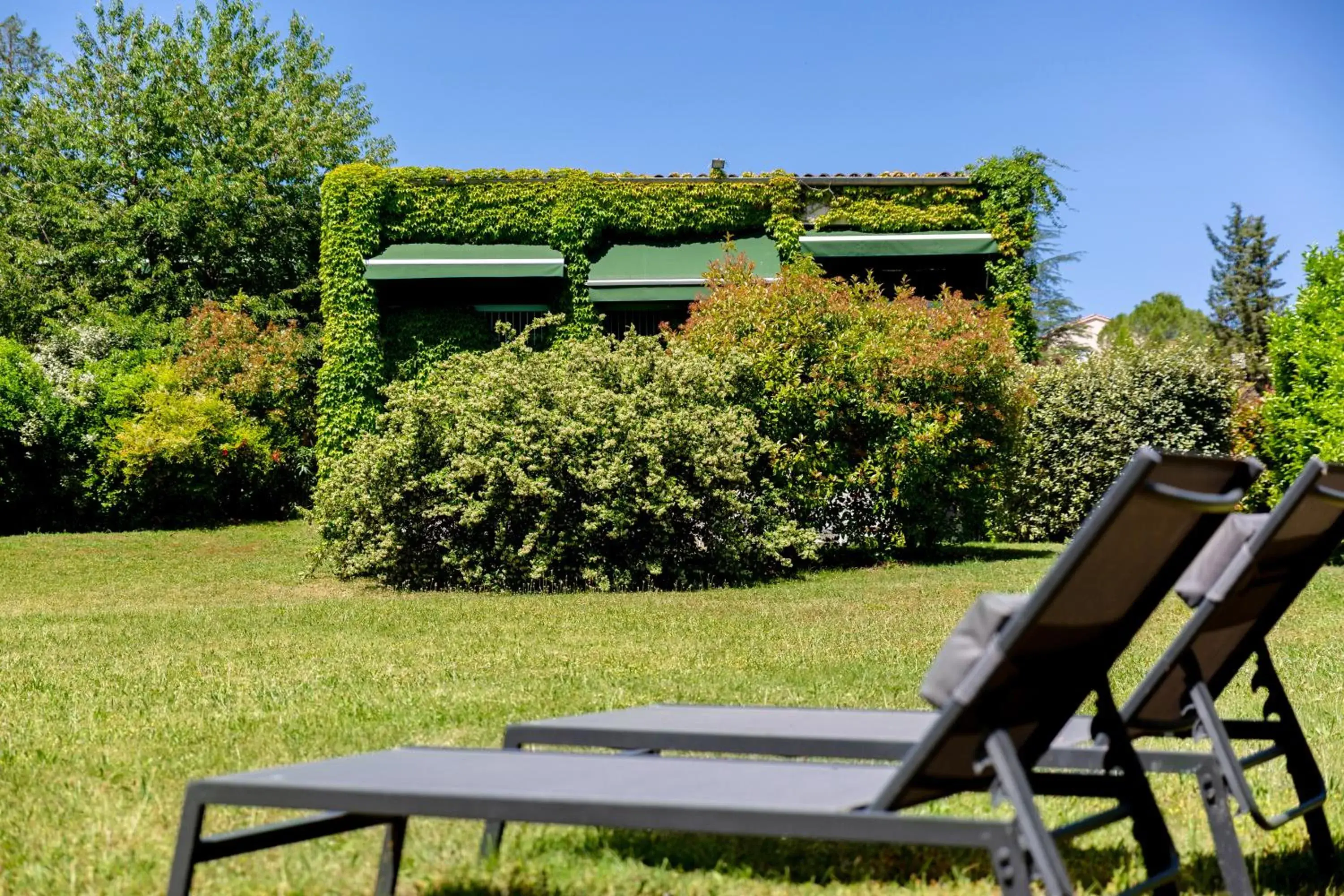 Property building in Hôtel & Résidence Lou Paradou Gréoux Les Bains Property building in Hôtel & Résidence Lou Paradou Gréoux Les Bains