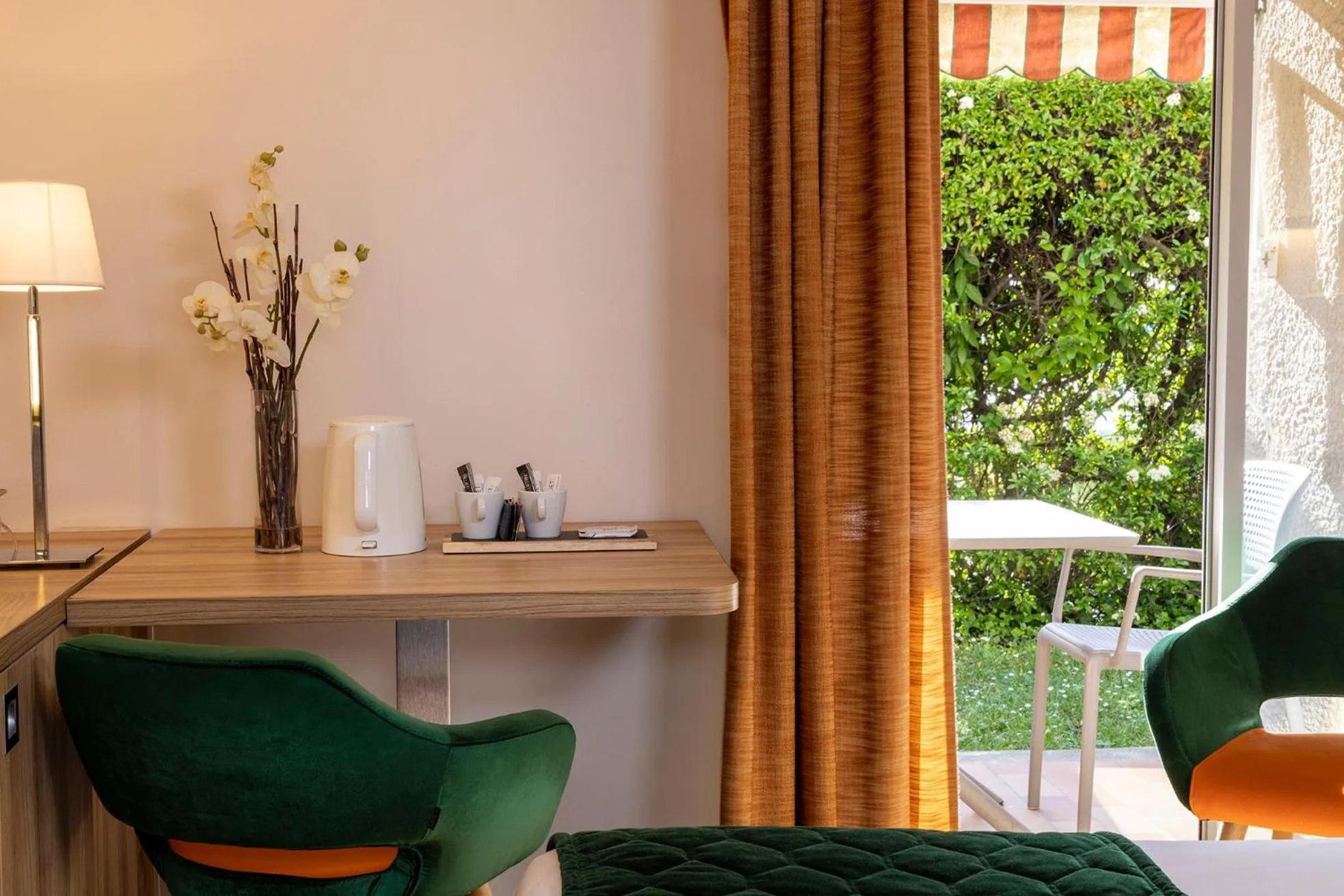 Bedroom in Hôtel & Résidence Lou Paradou Gréoux Les Bains