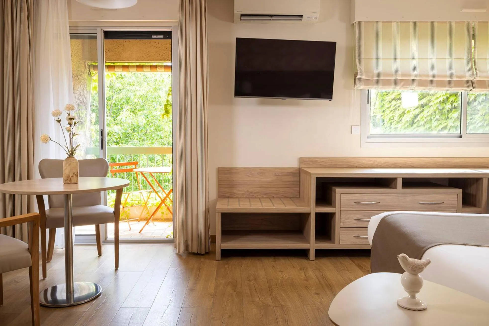 Bedroom in Hôtel & Résidence Lou Paradou Gréoux Les Bains