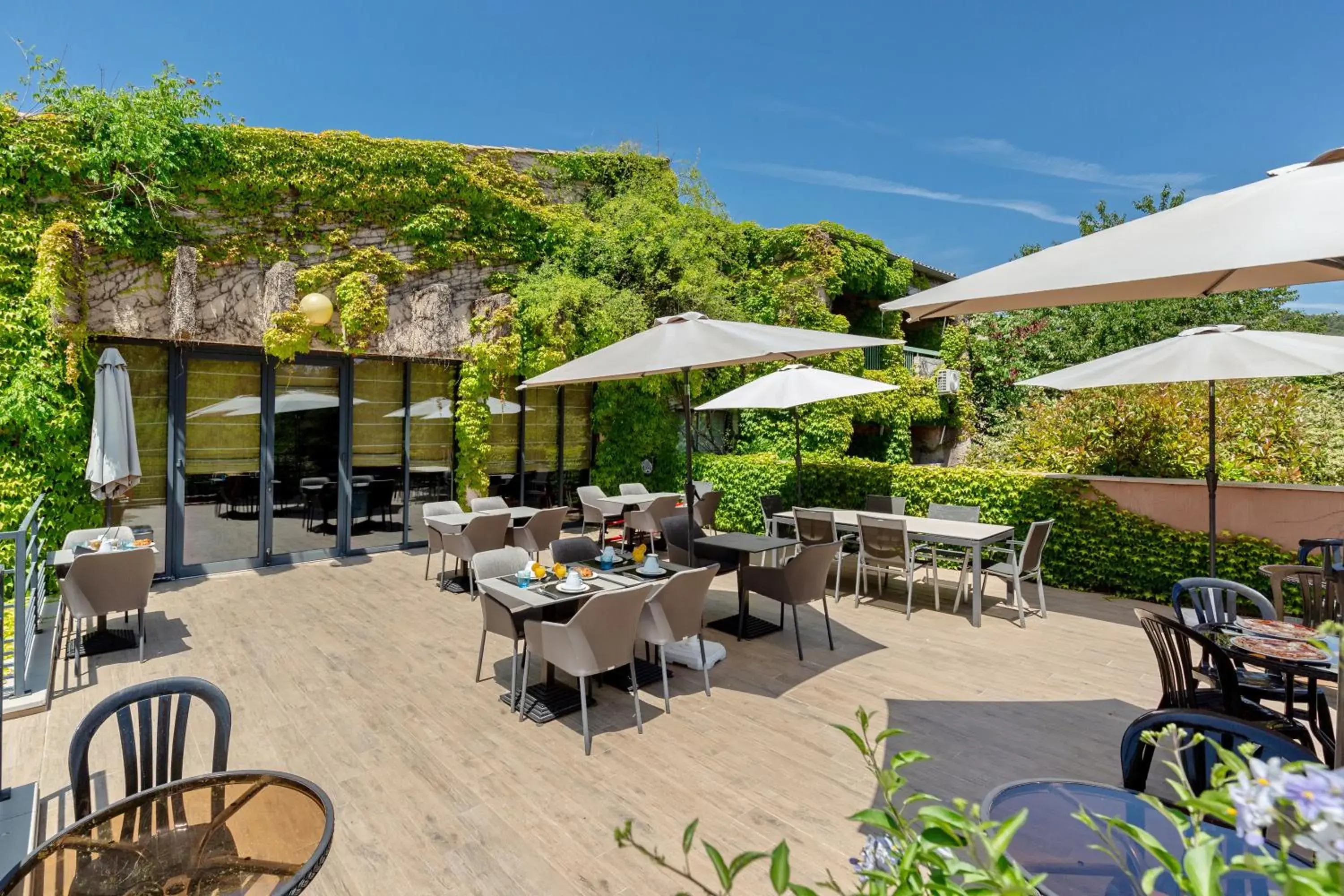 Restaurant/places to eat in Hôtel & Résidence Lou Paradou Gréoux Les Bains Restaurant/places to eat in Hôtel & Résidence Lou Paradou Gréoux Les Bains