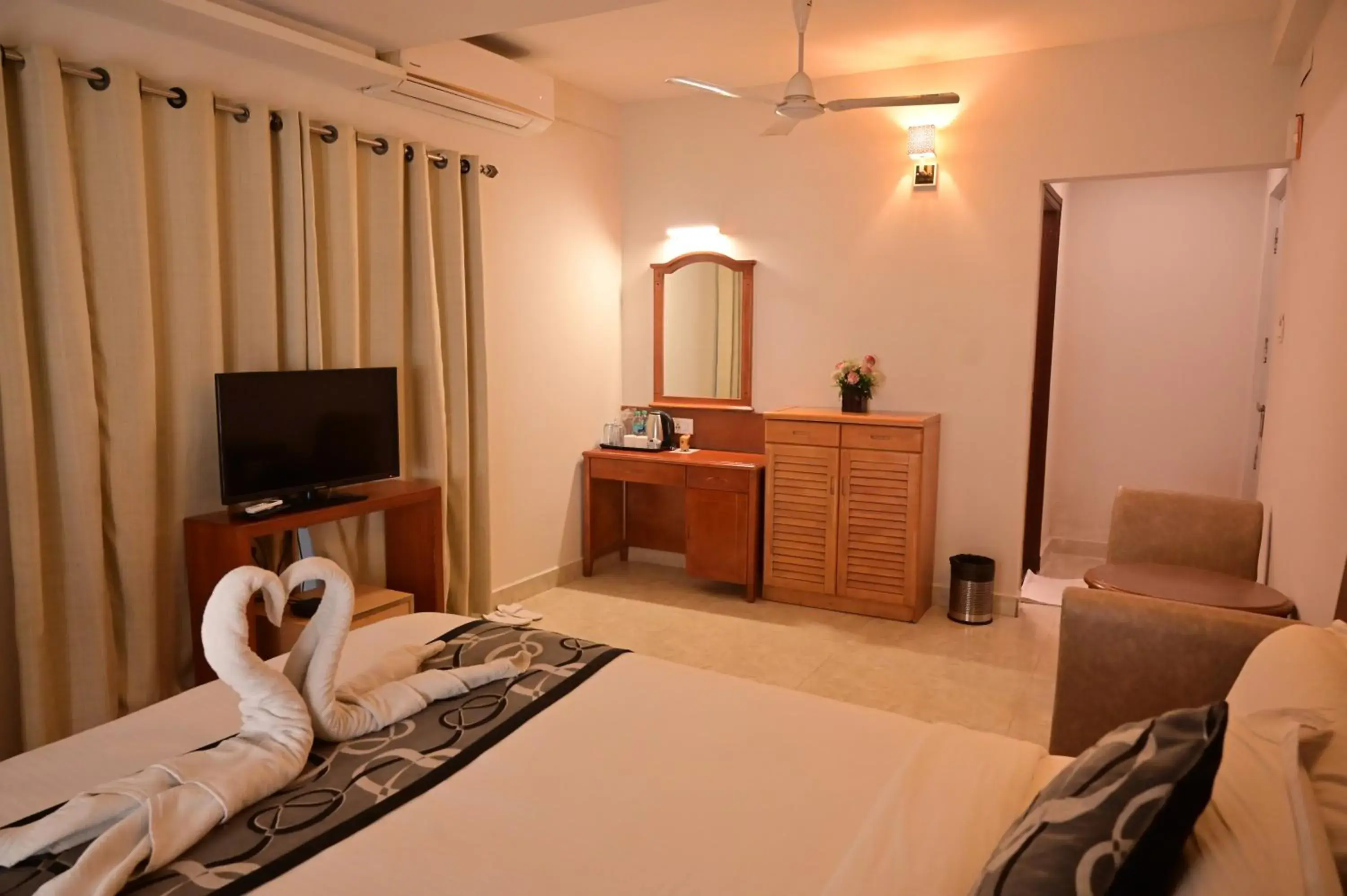 Photo of the whole room, Bed in Grand Cascade Chennai Photo of the whole room, Bed in Grand Cascade Chennai