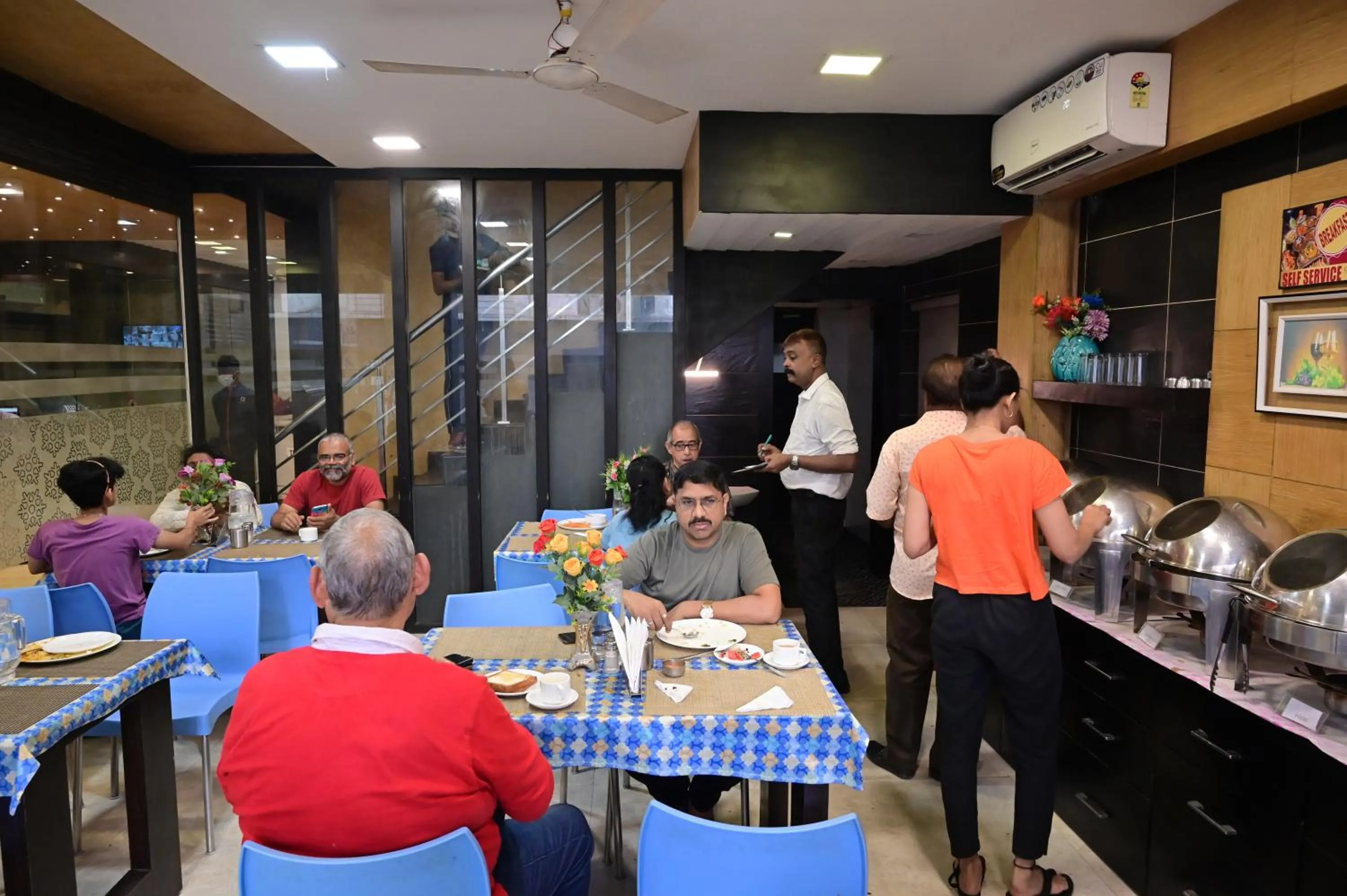 Restaurant/places to eat in Grand Cascade Chennai