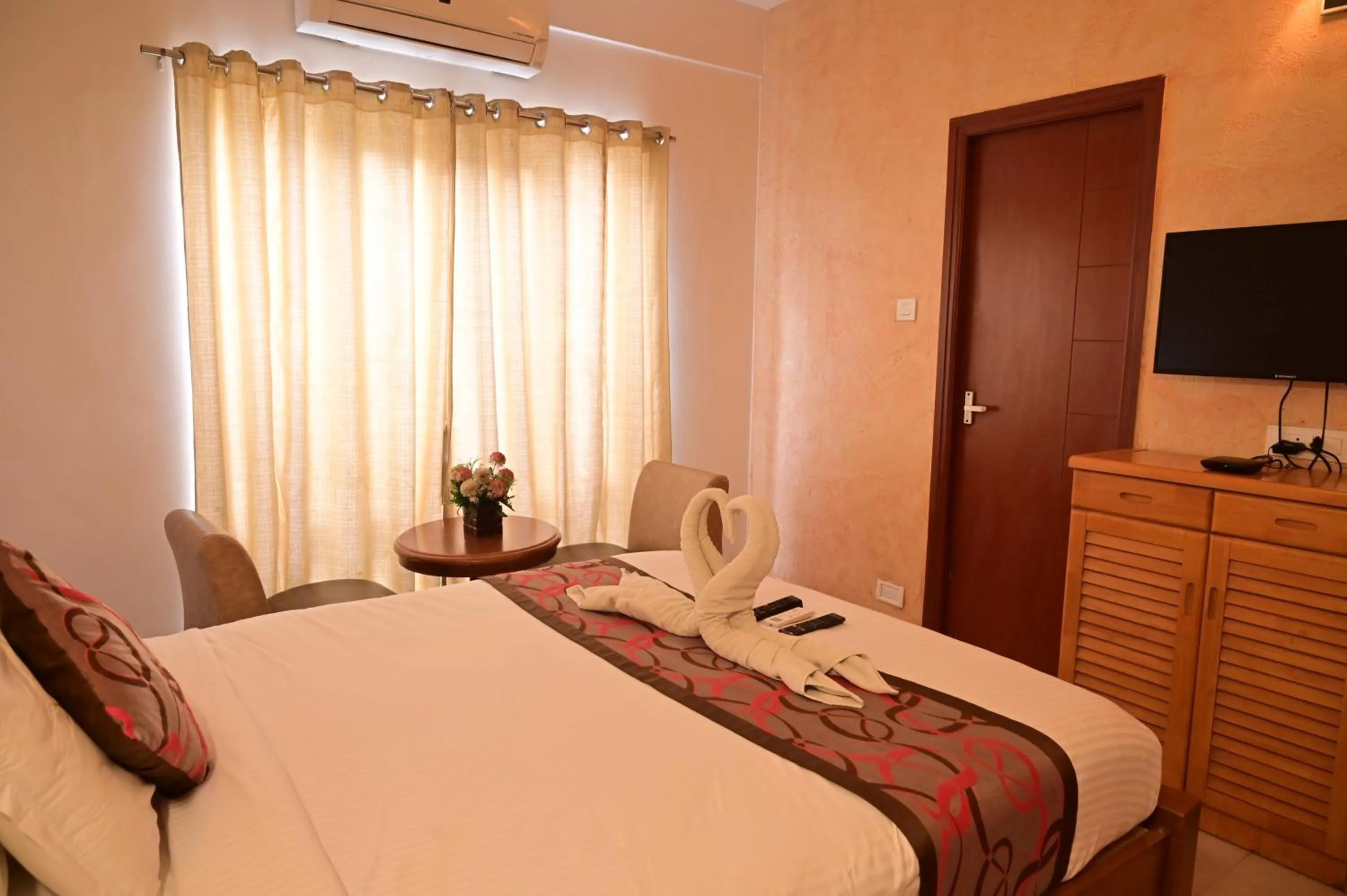 Photo of the whole room, Bed in Grand Cascade Chennai