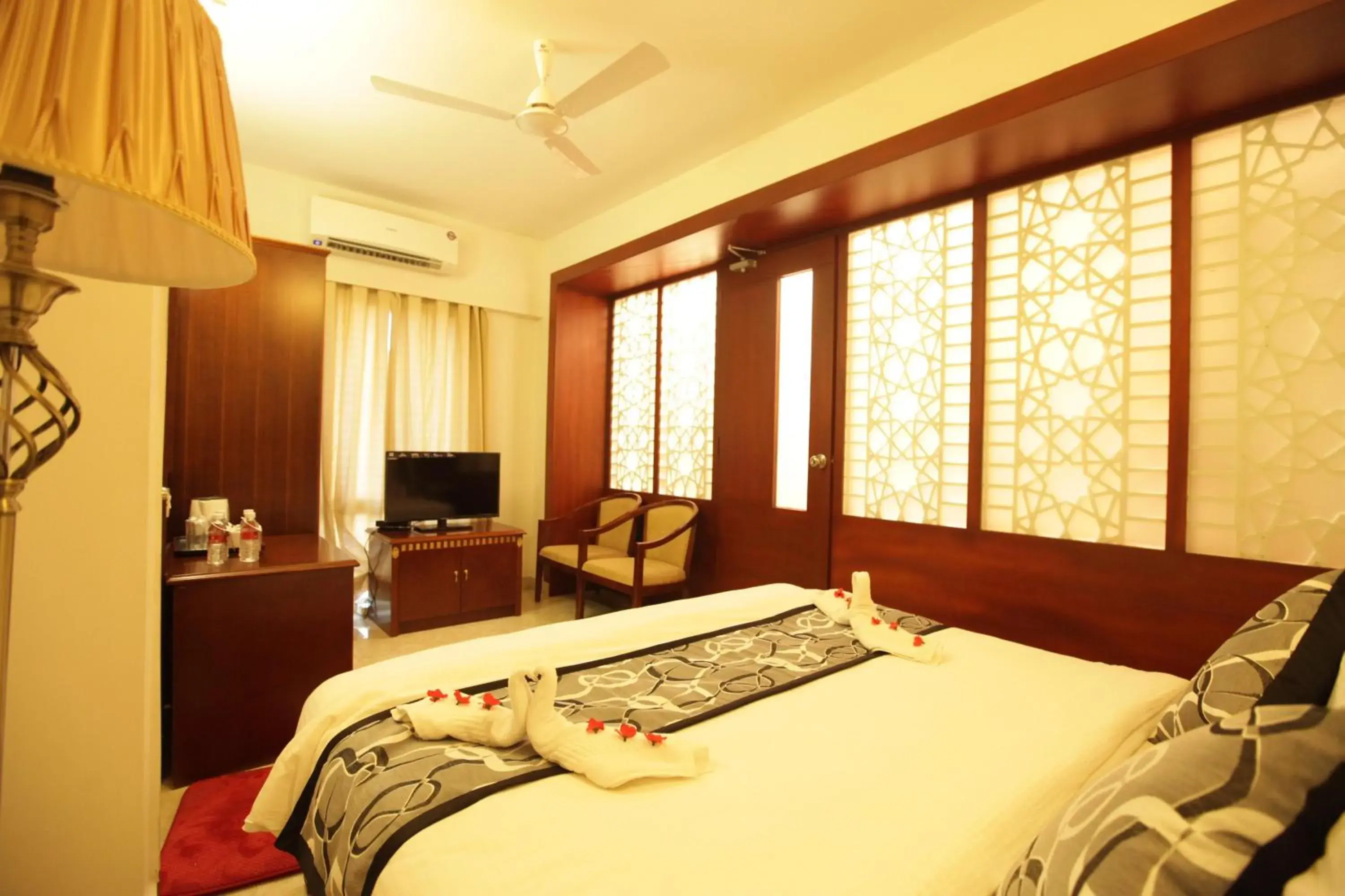 Photo of the whole room, Bed in Grand Cascade Chennai Photo of the whole room, Bed in Grand Cascade Chennai
