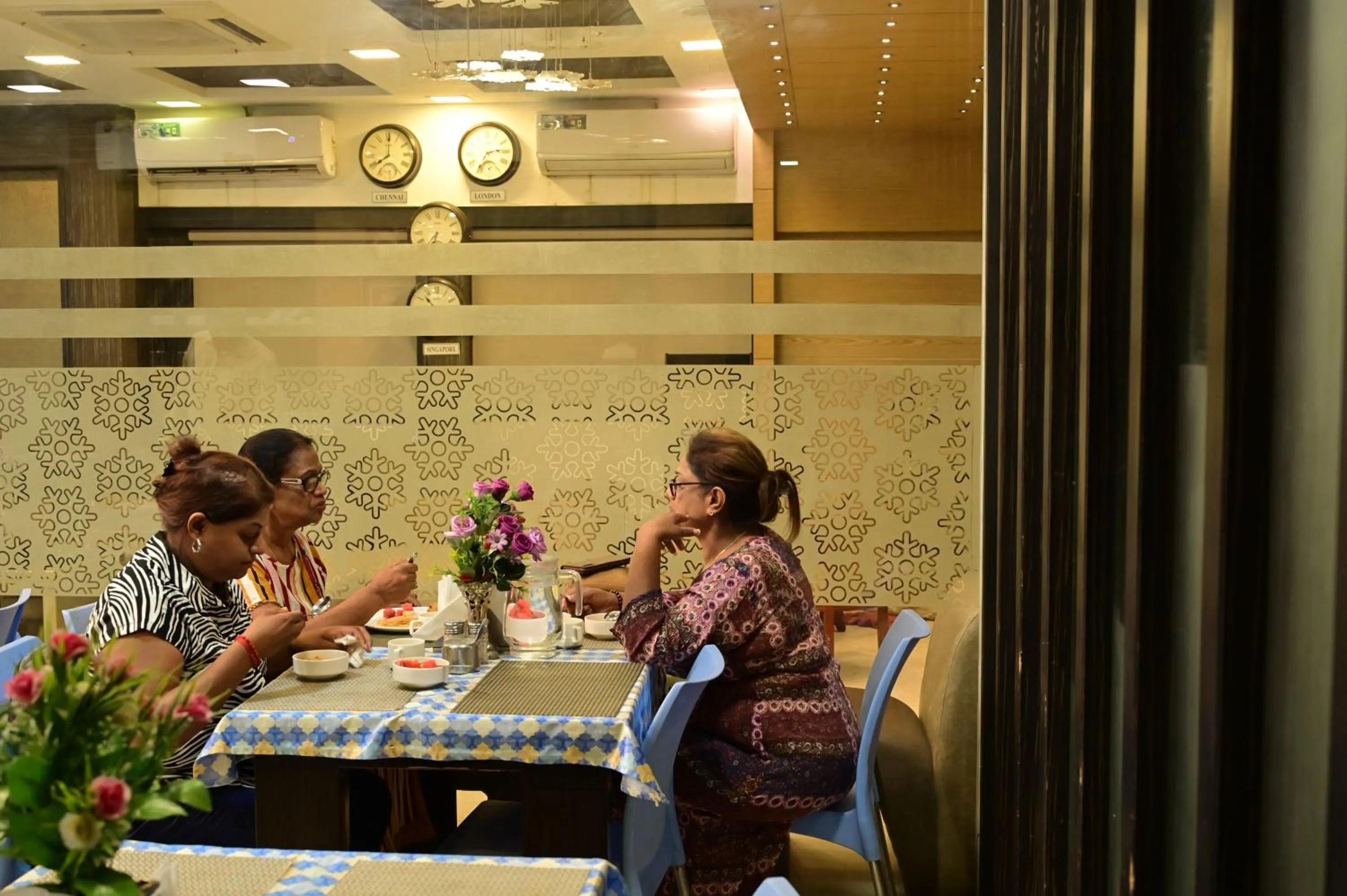 Restaurant/places to eat in Grand Cascade Chennai