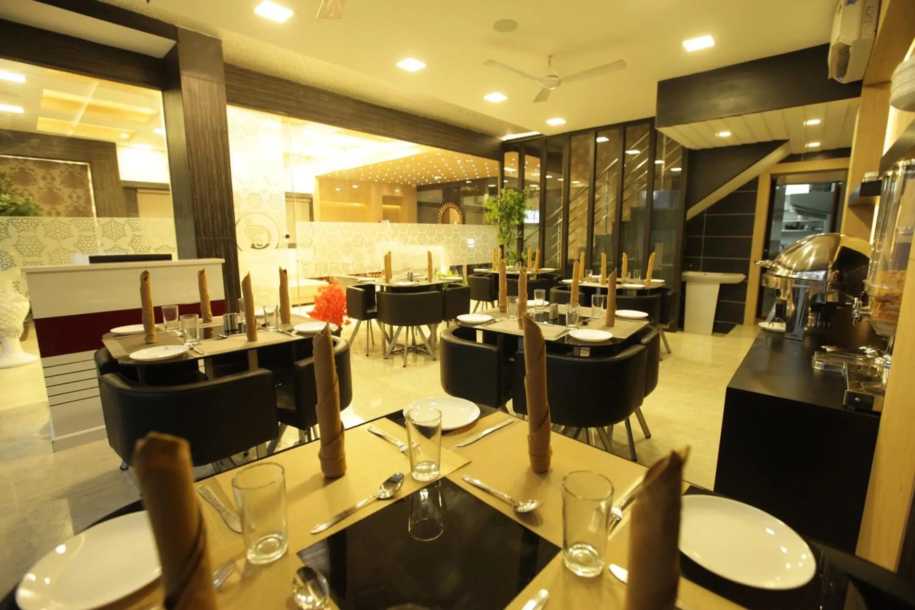 Restaurant/places to eat in Grand Cascade Chennai Restaurant/places to eat in Grand Cascade Chennai