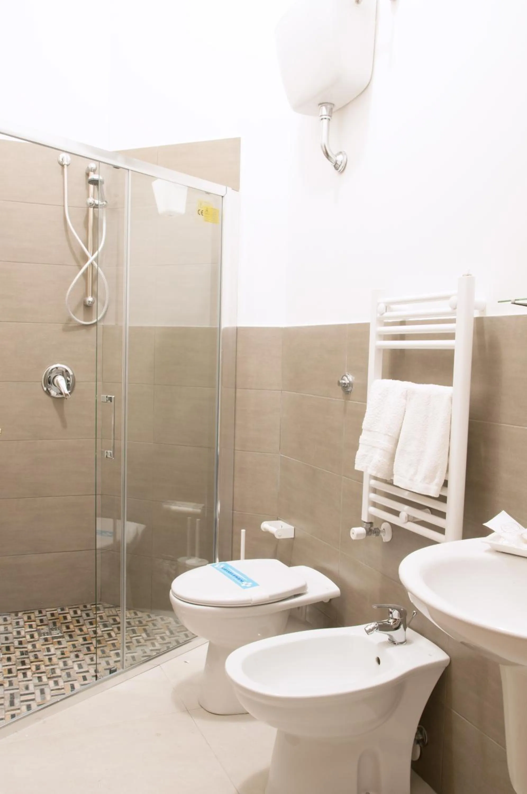 Toilet in Sfumature Partenopee