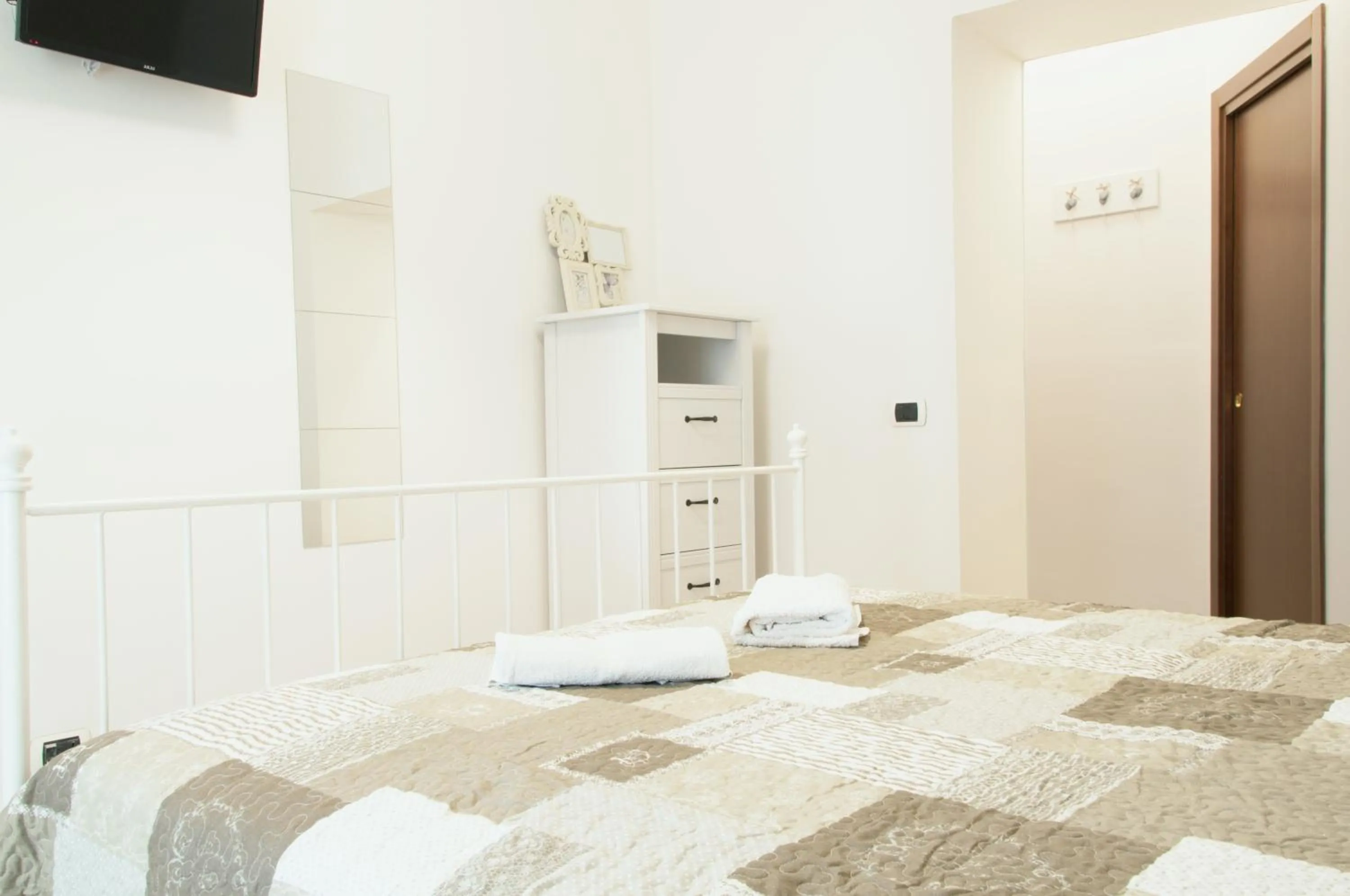 Photo of the whole room, Bed in Sfumature Partenopee