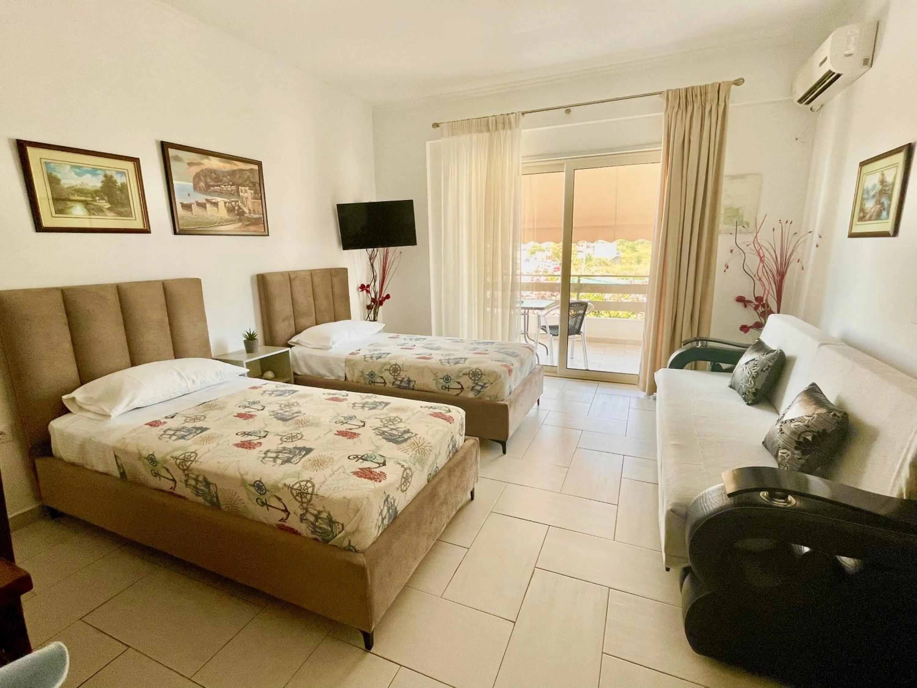 Bed in Sea Apartments Himare
