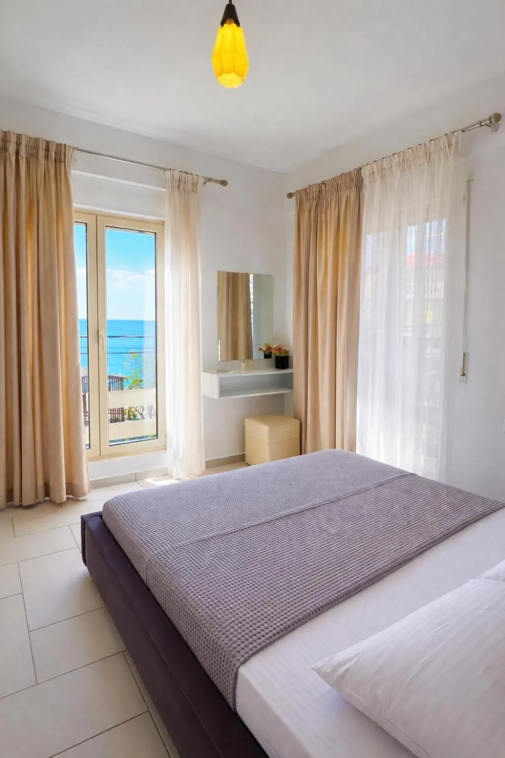 Bed in Sea Apartments Himare